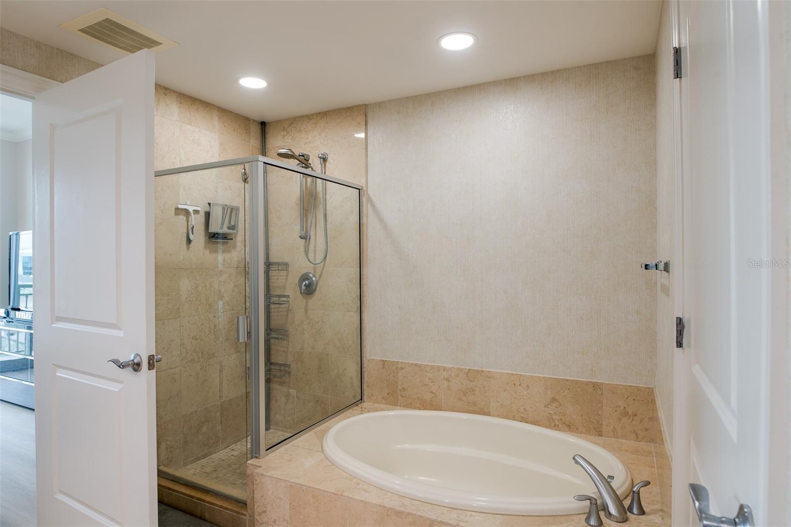 Image 22 of 44 For 450 Knights Run Avenue 605