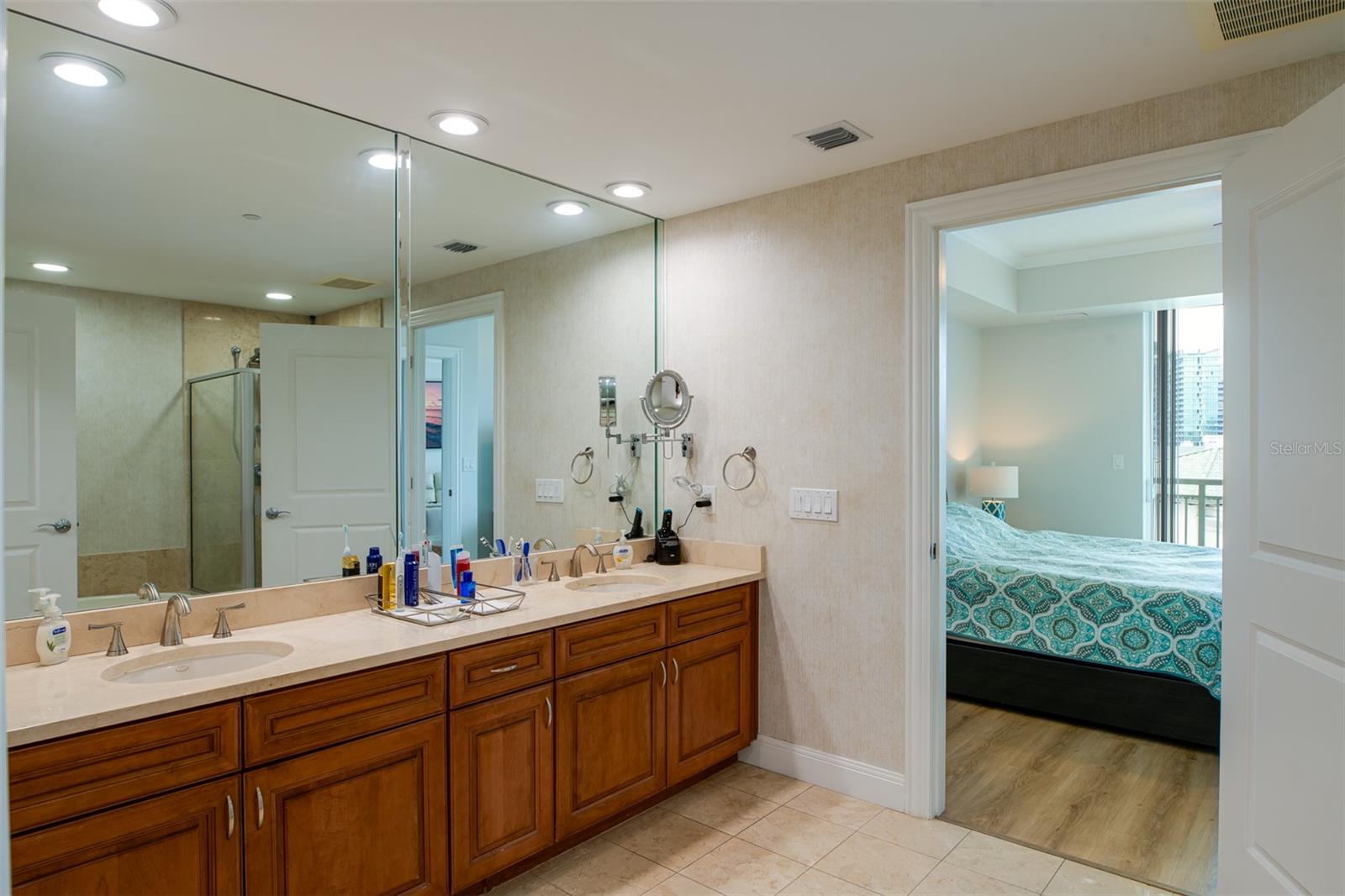 Image 23 of 44 For 450 Knights Run Avenue 605