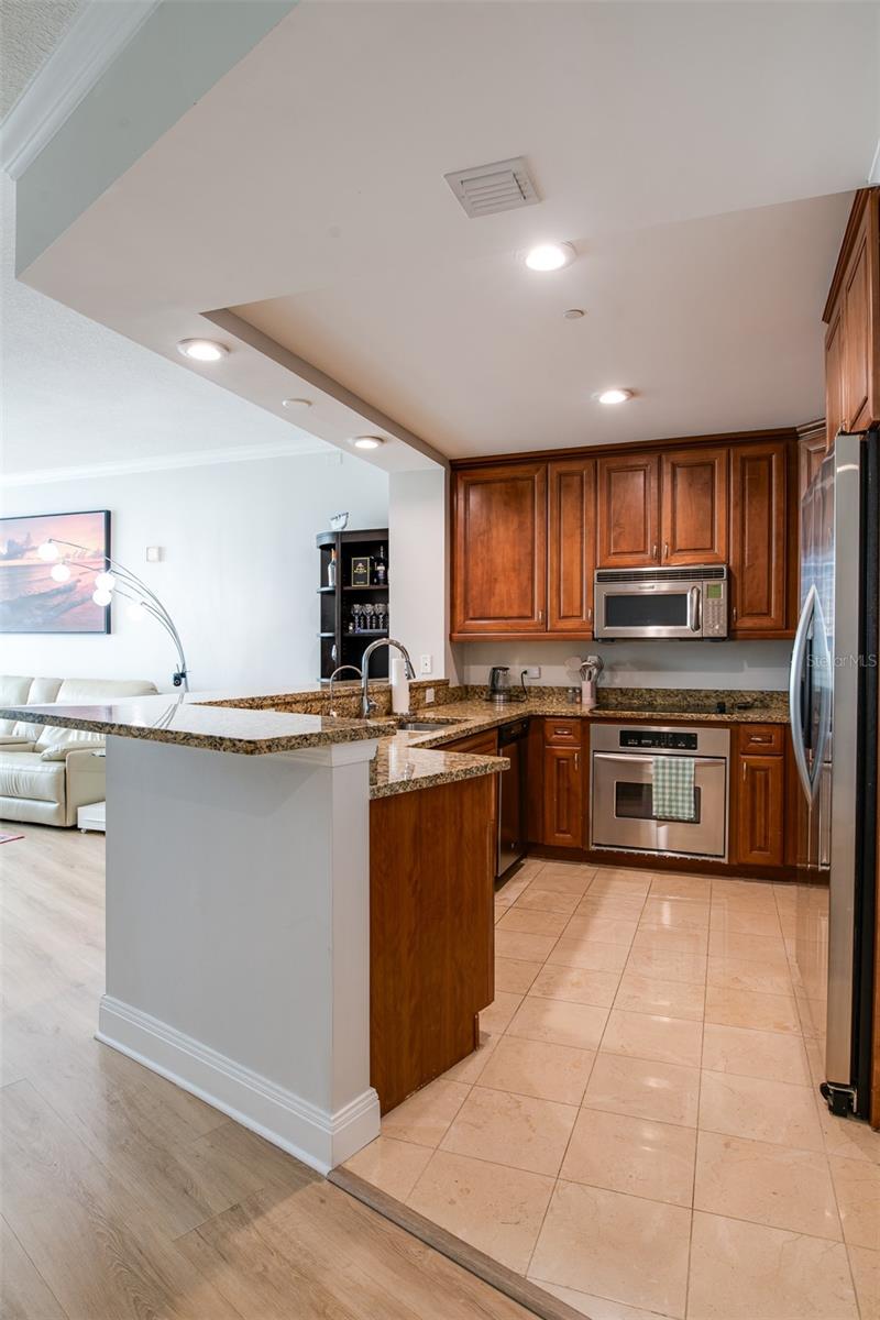 Image 7 of 44 For 450 Knights Run Avenue 605