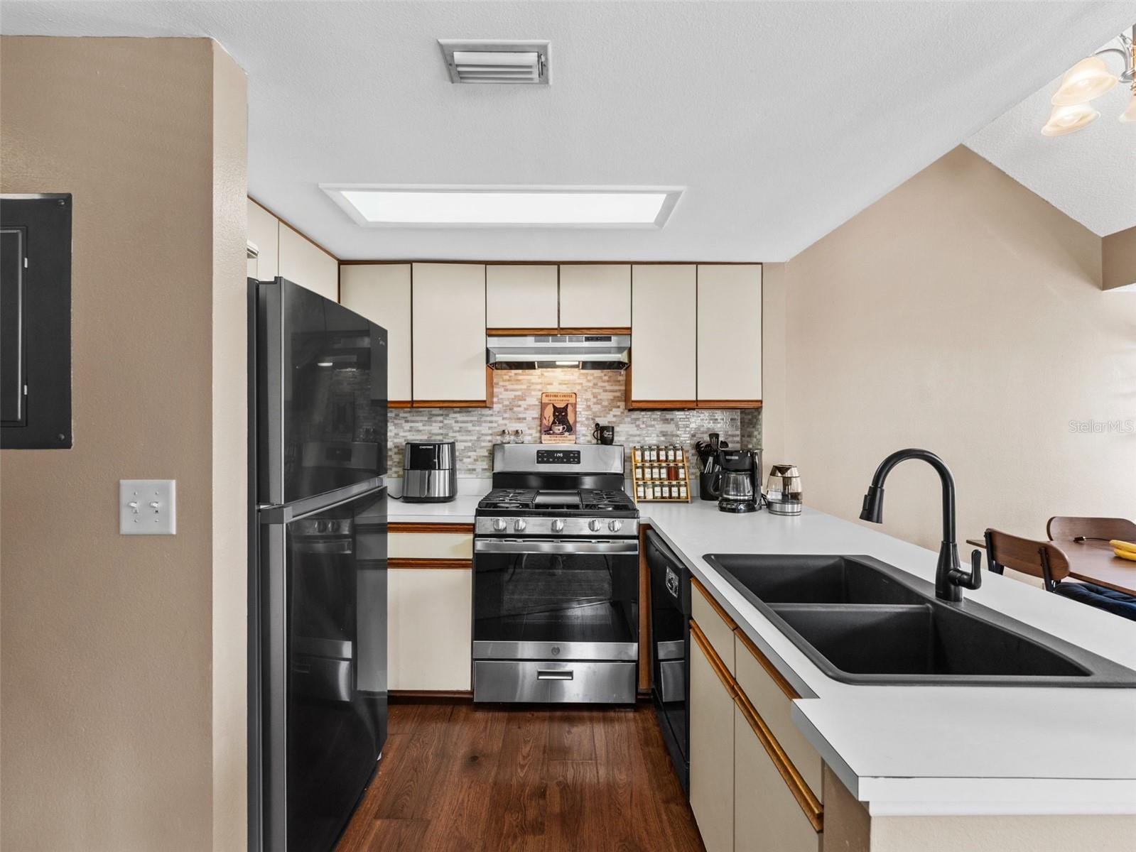 Image 11 of 33 For 7705 Waterview Way 7705