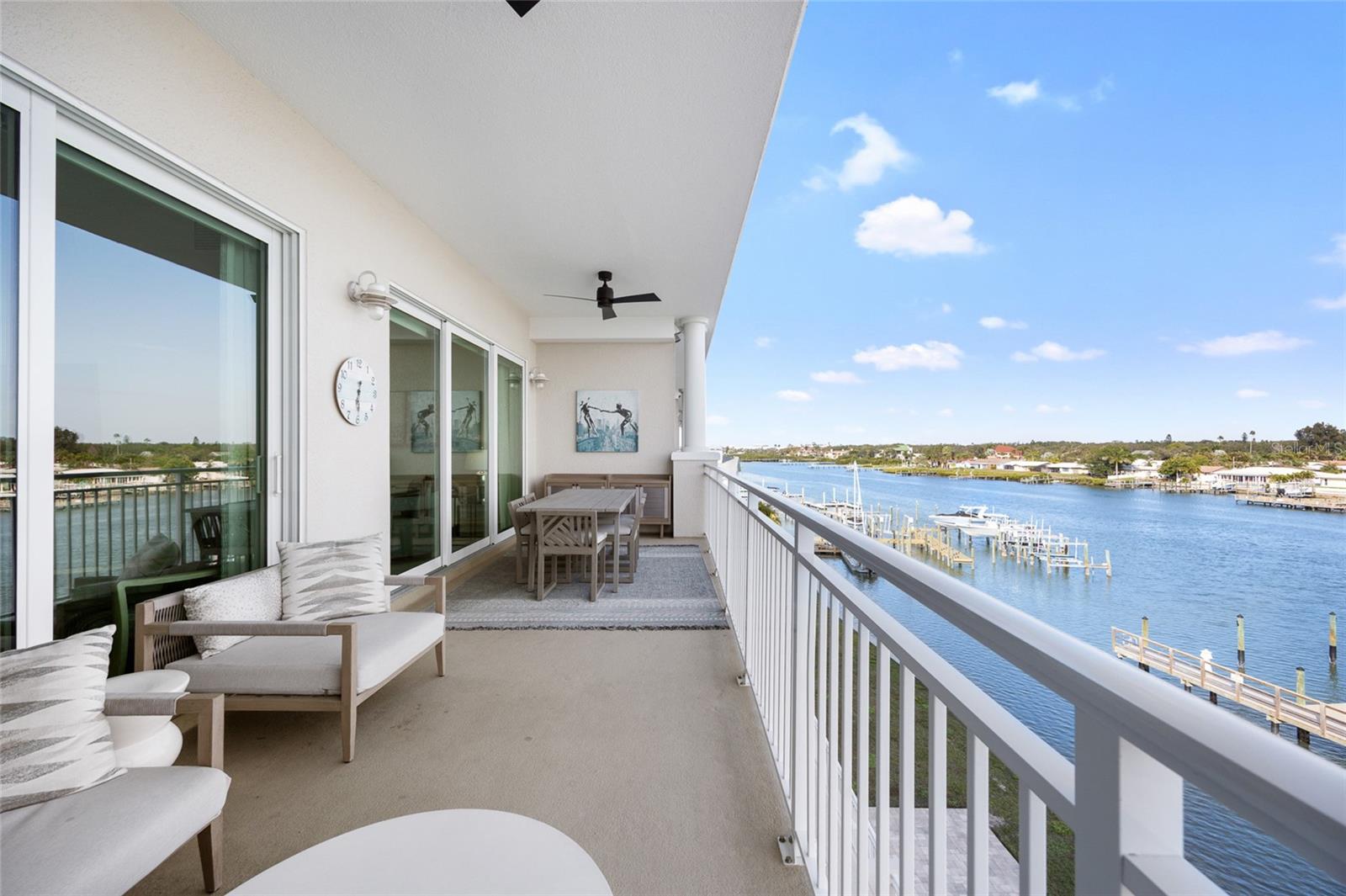 Image 11 of 41 For 20001 Gulf Boulevard 405