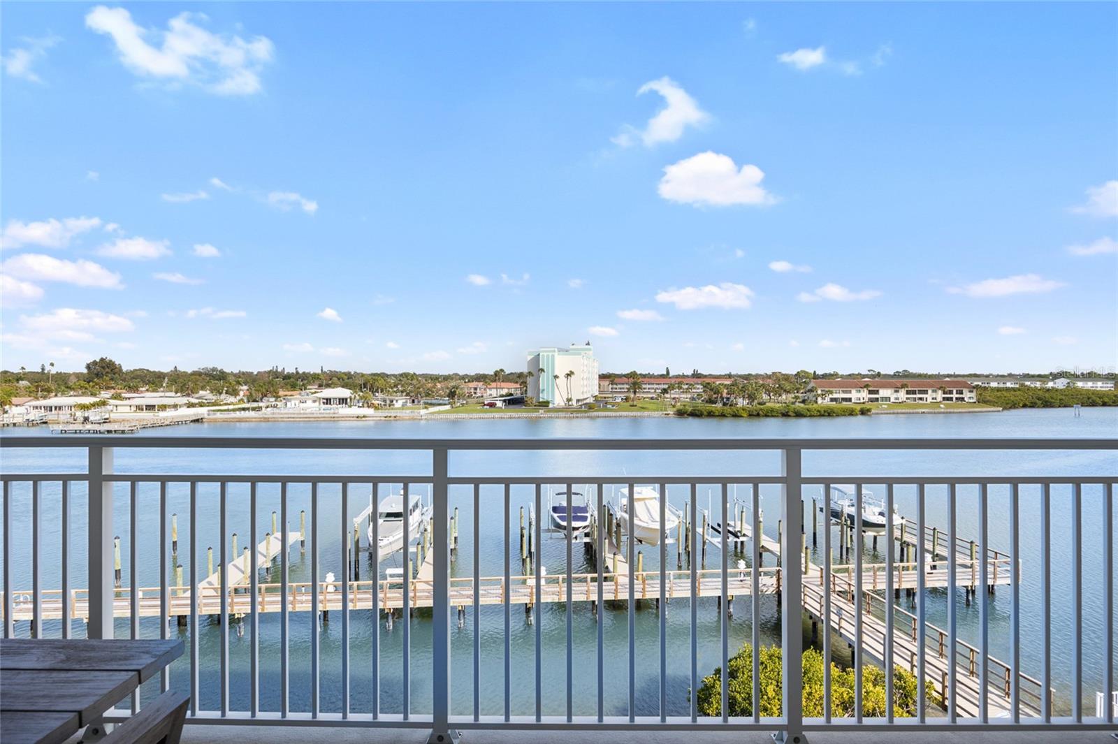 Image 12 of 41 For 20001 Gulf Boulevard 405