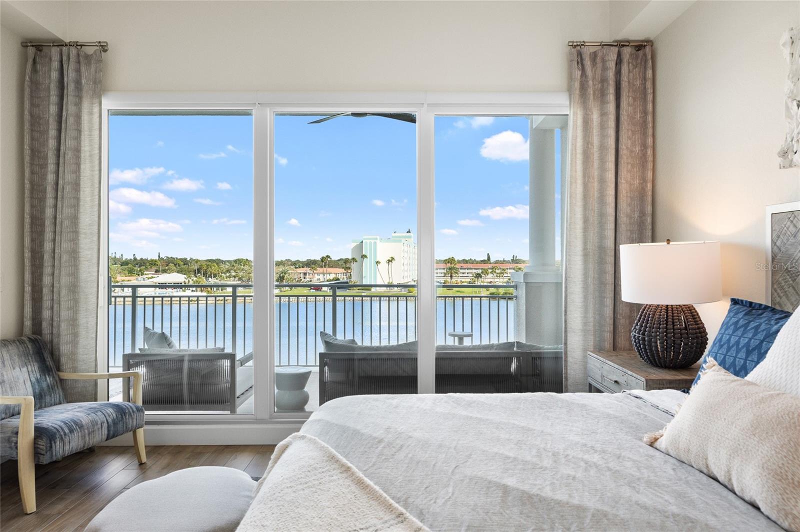 Image 15 of 41 For 20001 Gulf Boulevard 405