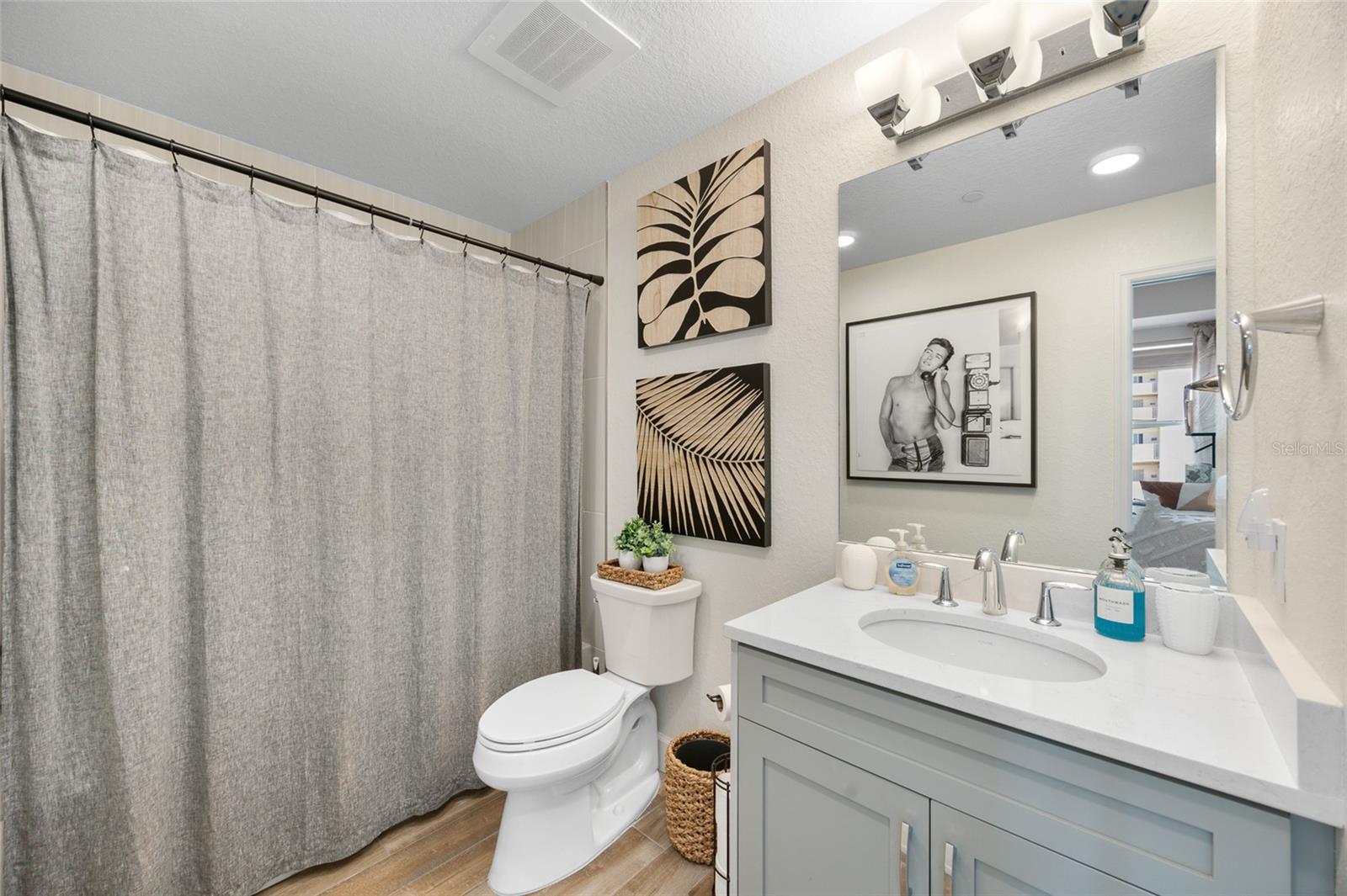 Image 22 of 41 For 20001 Gulf Boulevard 405