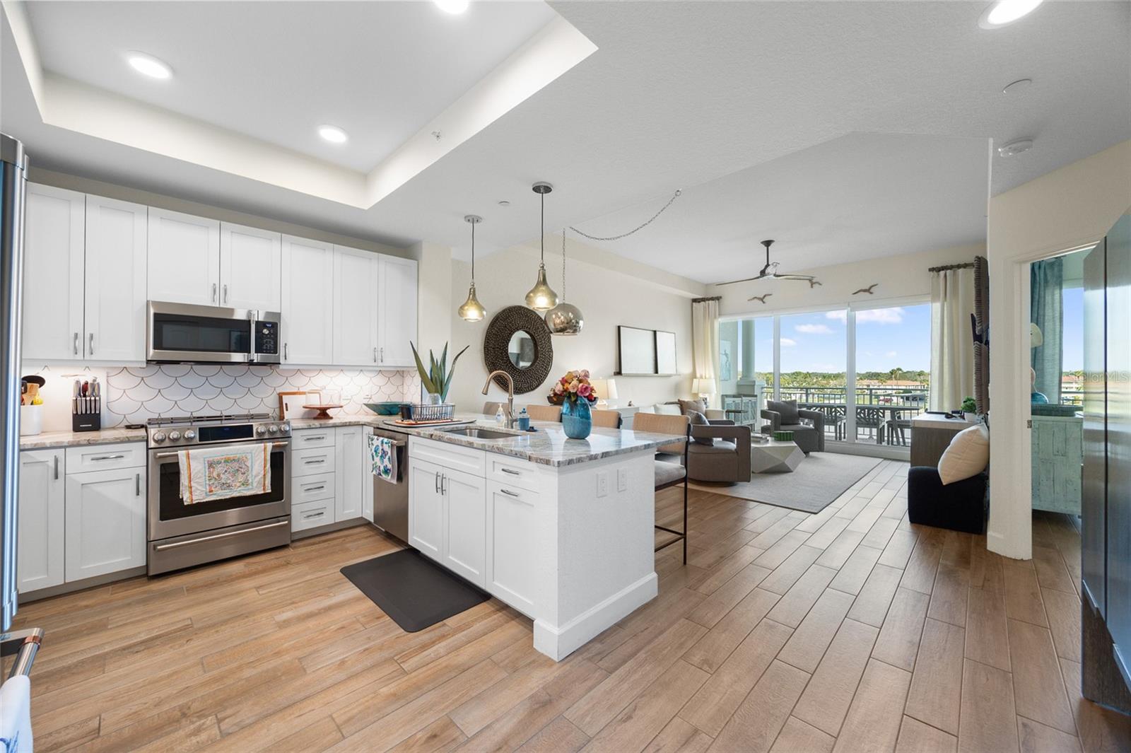 Image 5 of 41 For 20001 Gulf Boulevard 405