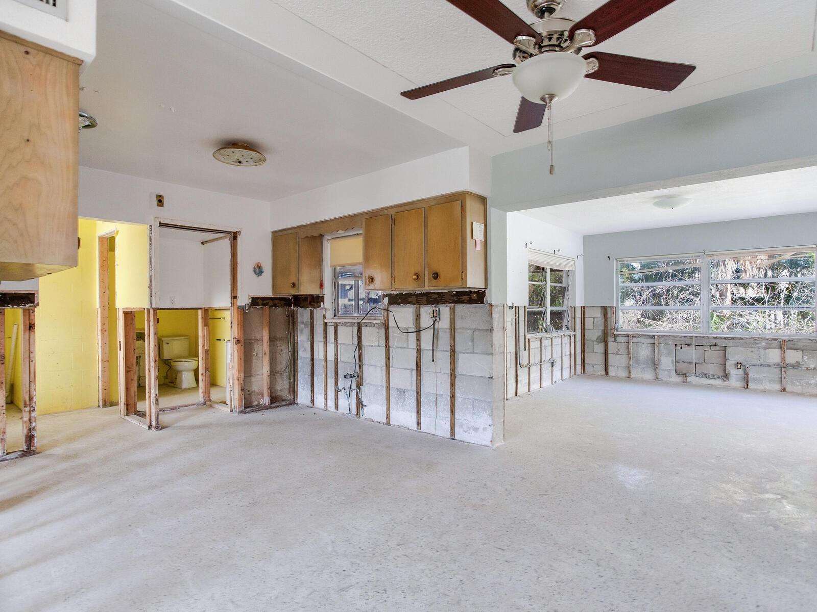 Image 10 of 21 For 16105 1st Street E