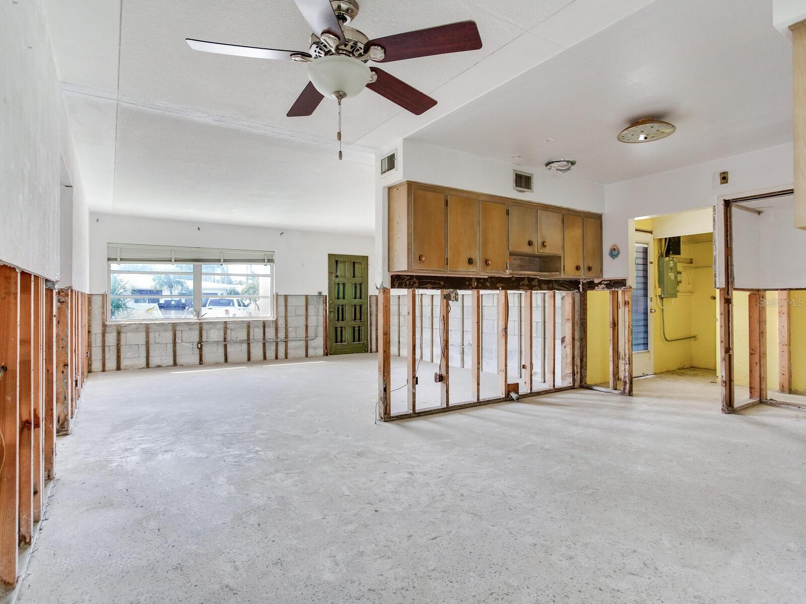 Image 11 of 21 For 16105 1st Street E