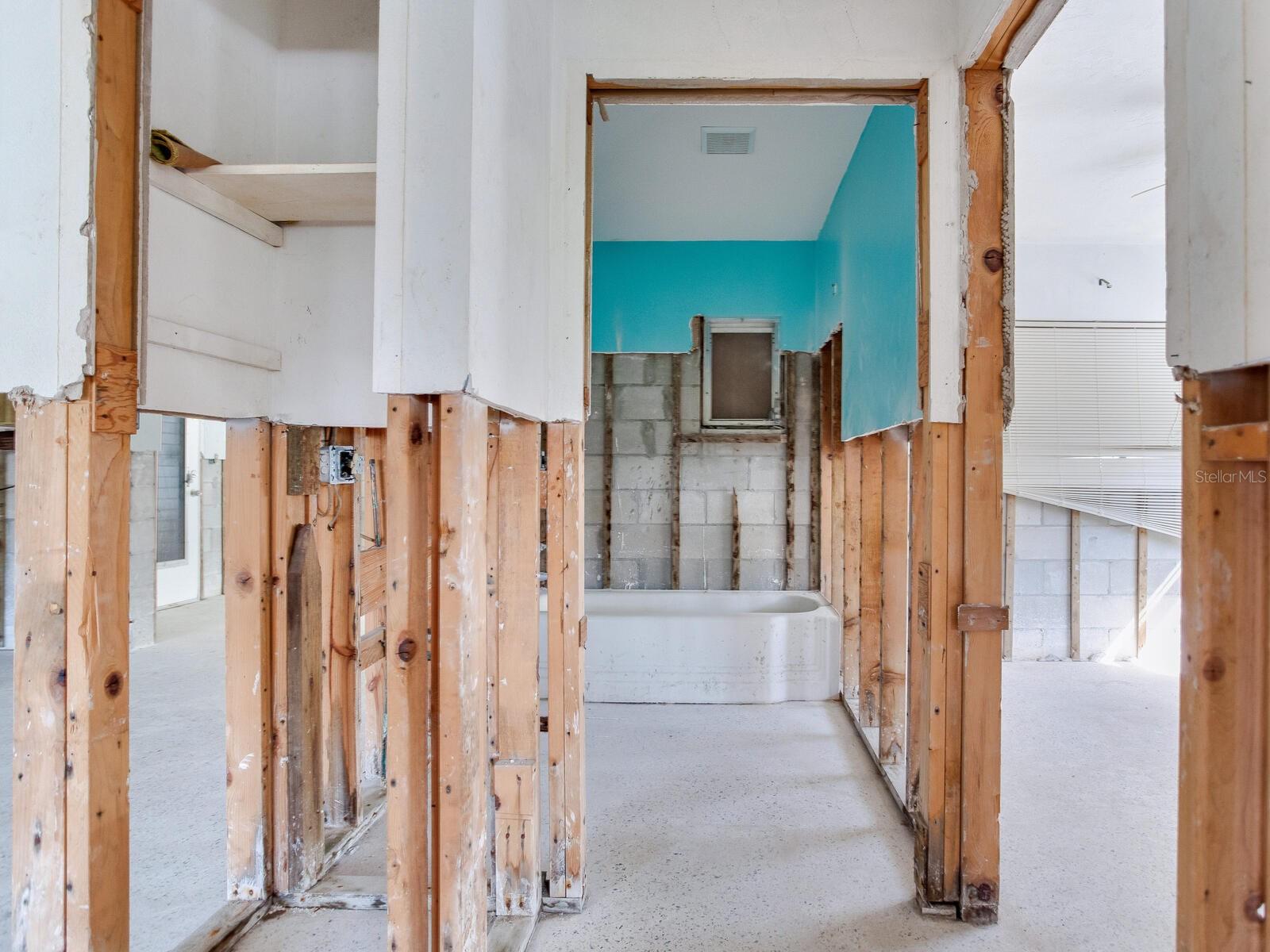 Image 15 of 21 For 16105 1st Street E