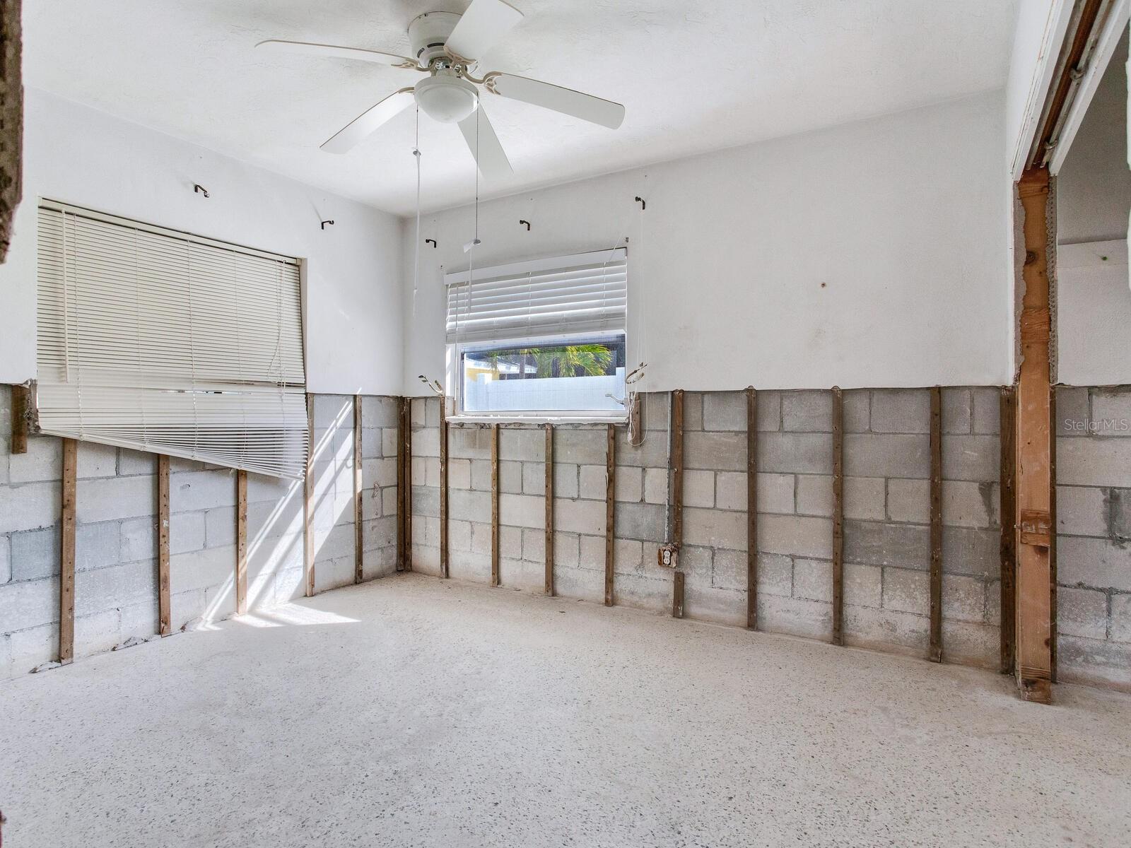 Image 16 of 21 For 16105 1st Street E