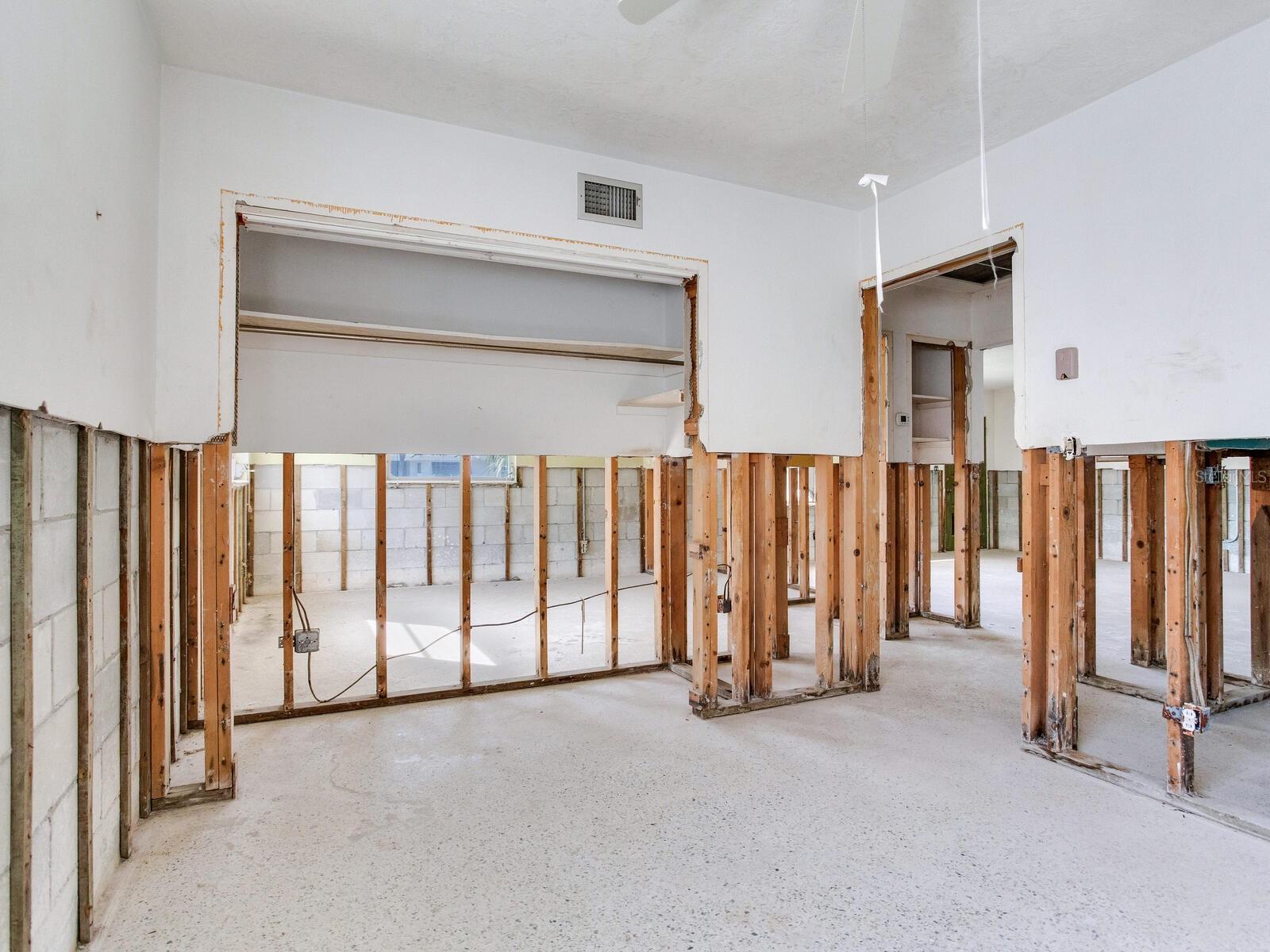 Image 17 of 21 For 16105 1st Street E