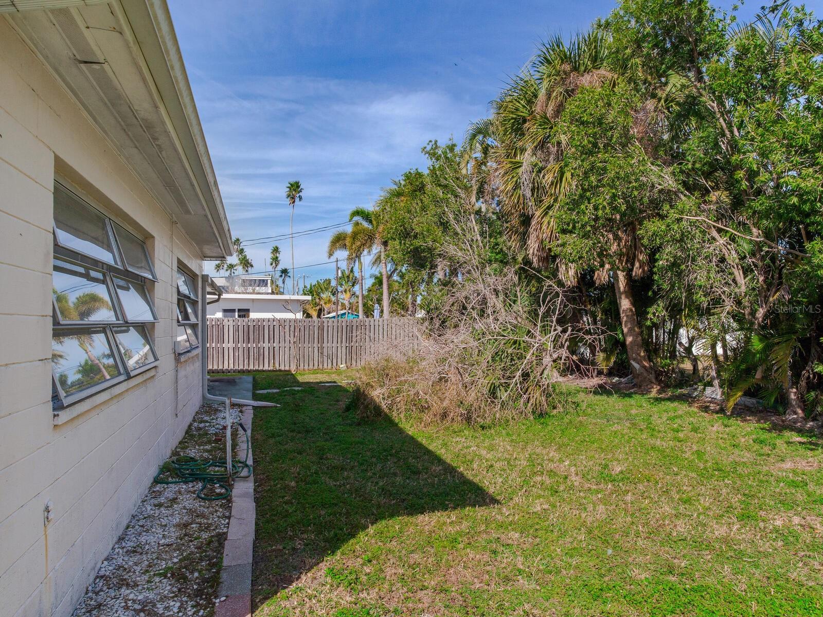 Image 5 of 21 For 16105 1st Street E