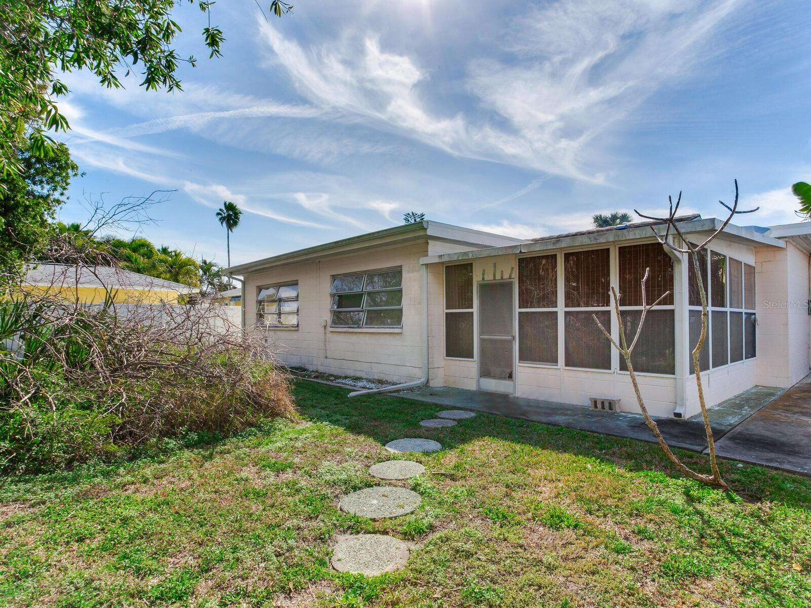 Image 8 of 21 For 16105 1st Street E