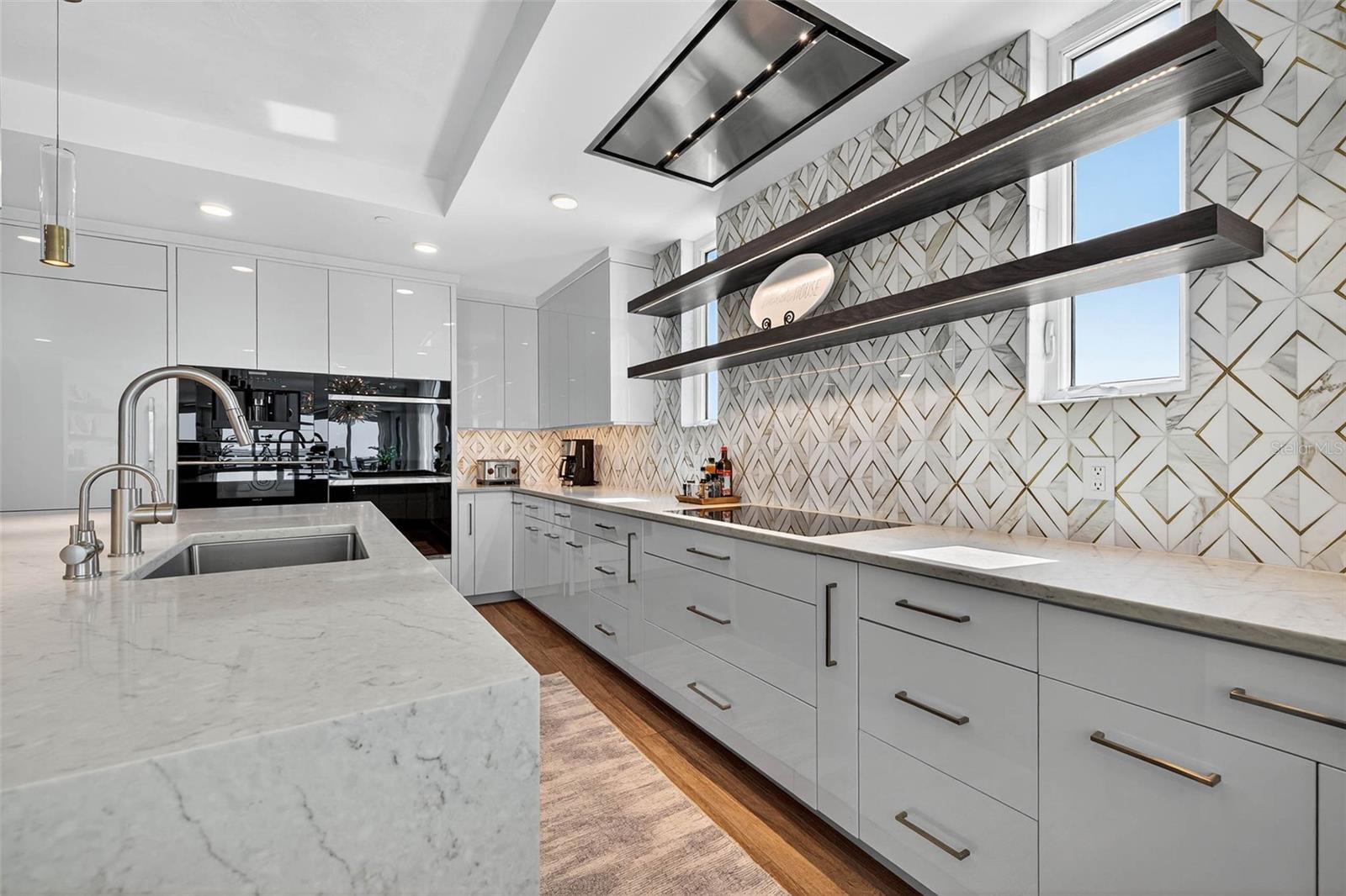 Image 11 of 40 For 19816 Gulf Boulevard 501