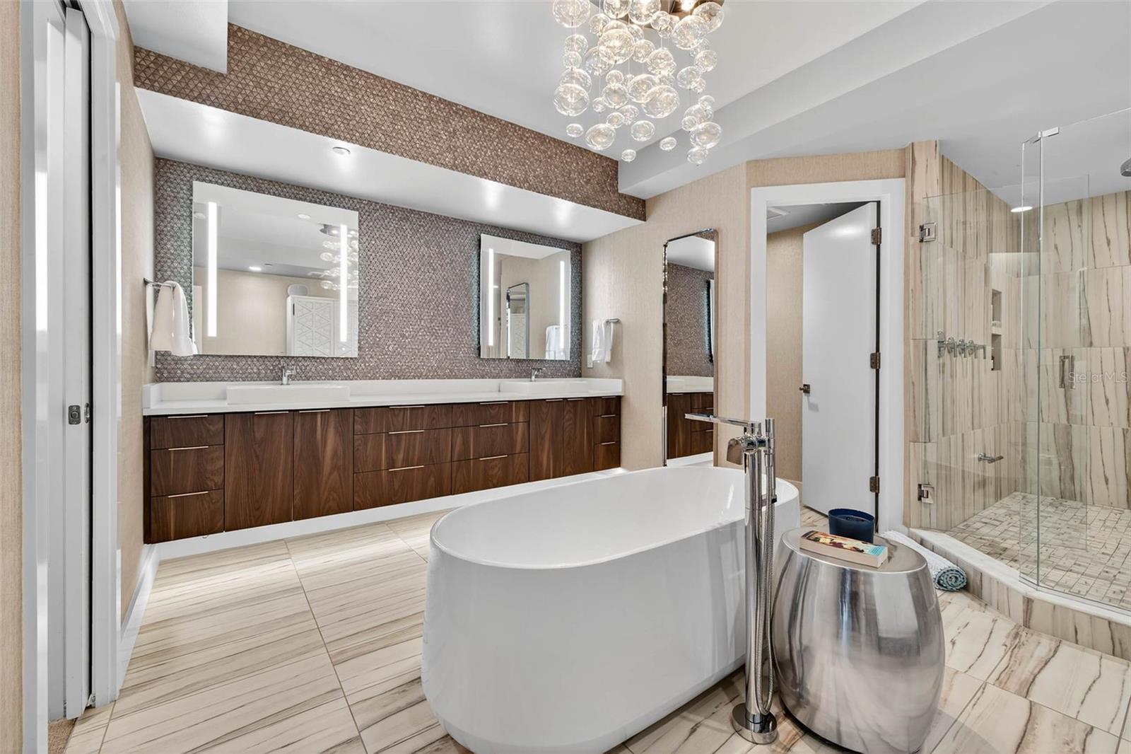 Image 17 of 40 For 19816 Gulf Boulevard 501