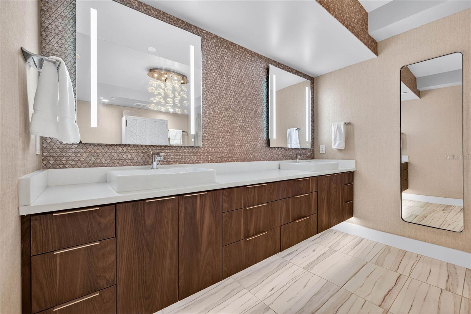 Image 18 of 40 For 19816 Gulf Boulevard 501