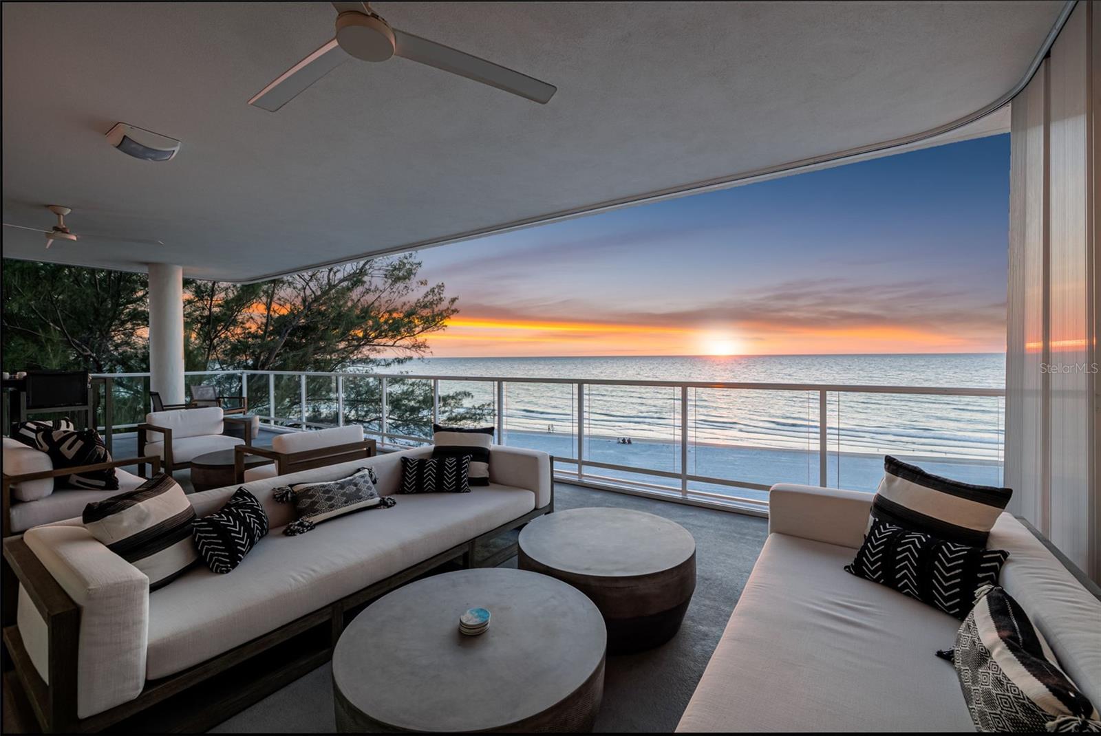 Image 2 of 40 For 19816 Gulf Boulevard 501