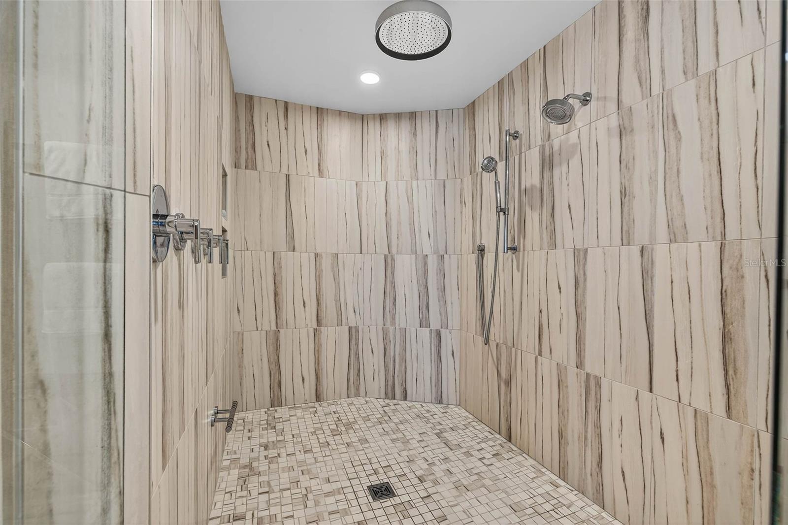 Image 20 of 40 For 19816 Gulf Boulevard 501