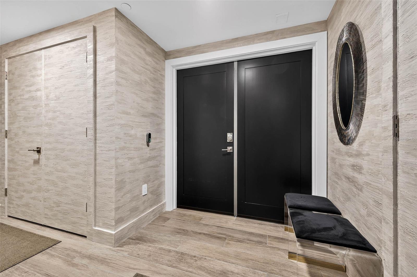 Image 3 of 40 For 19816 Gulf Boulevard 501