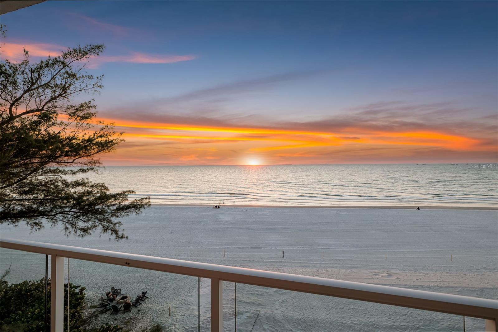 Image 32 of 40 For 19816 Gulf Boulevard 501