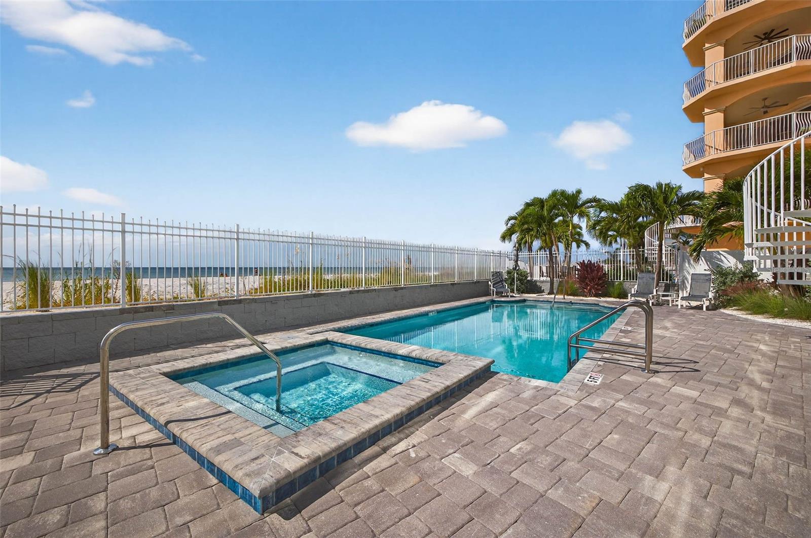 Image 35 of 40 For 19816 Gulf Boulevard 501