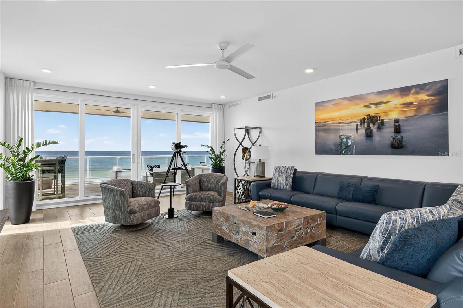 Image 5 of 40 For 19816 Gulf Boulevard 501