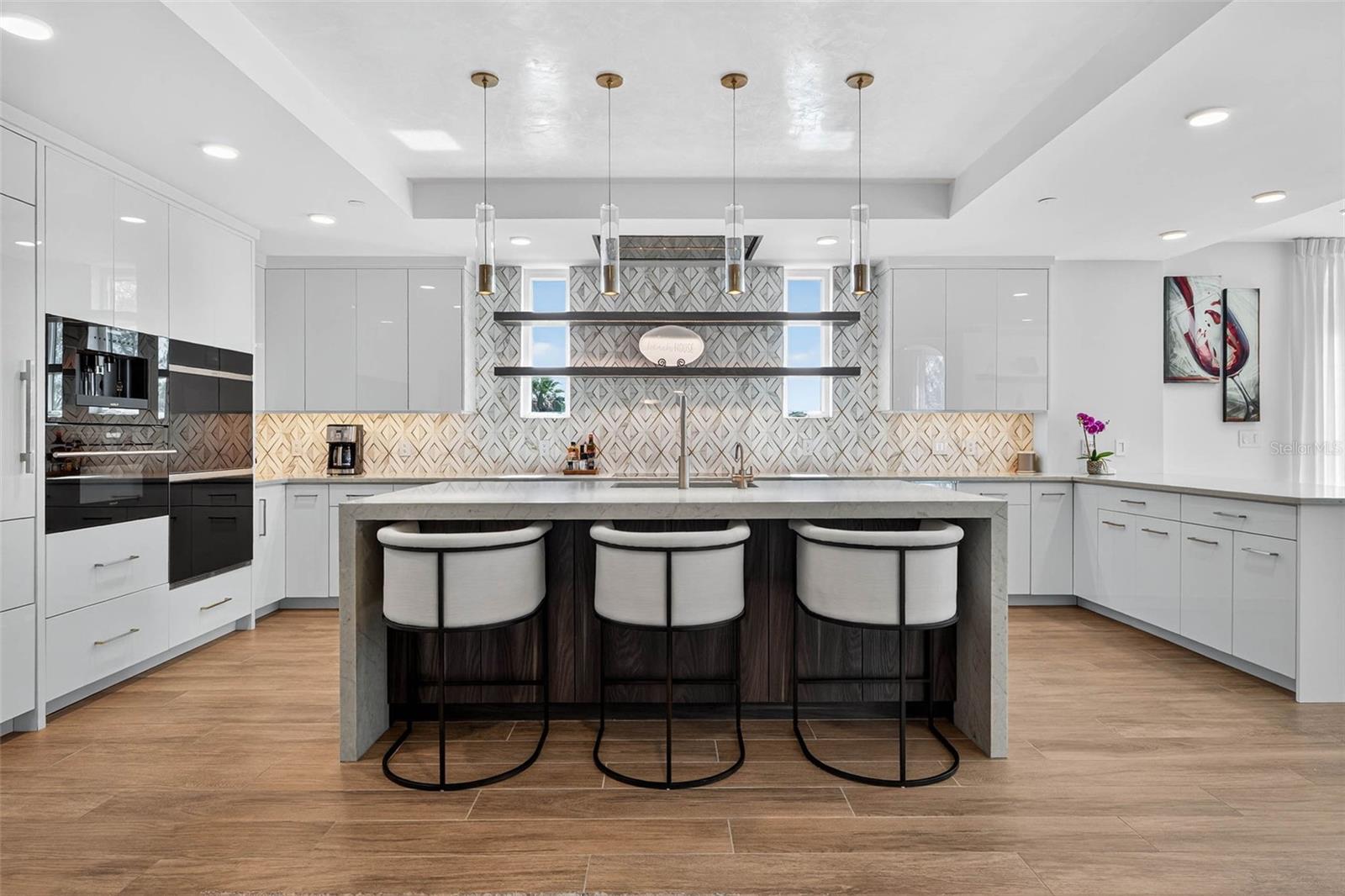 Image 9 of 40 For 19816 Gulf Boulevard 501