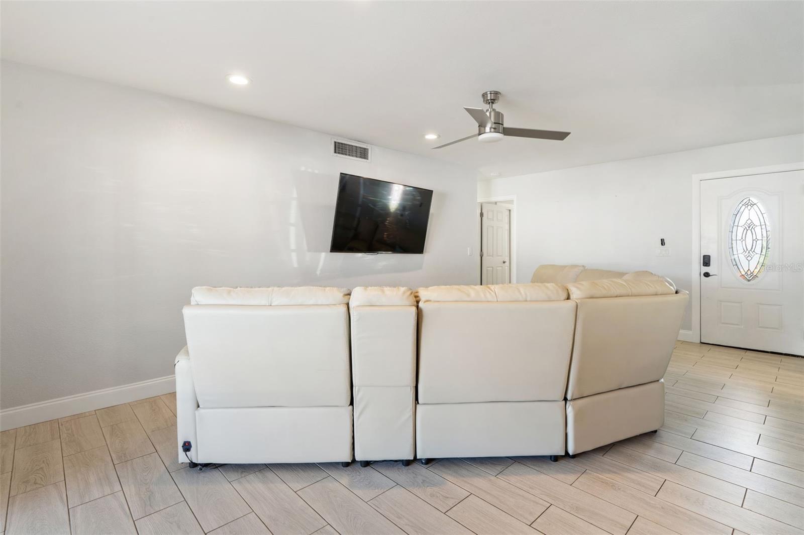 Image 6 of 60 For 6004 Tampa Shores Boulevard