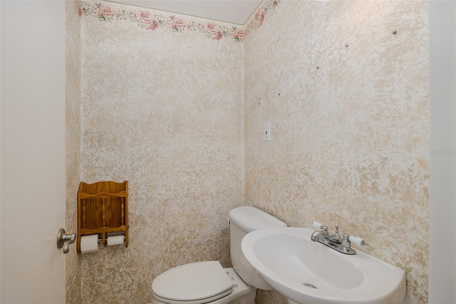 Image 14 of 40 For 10328 Holly Drive