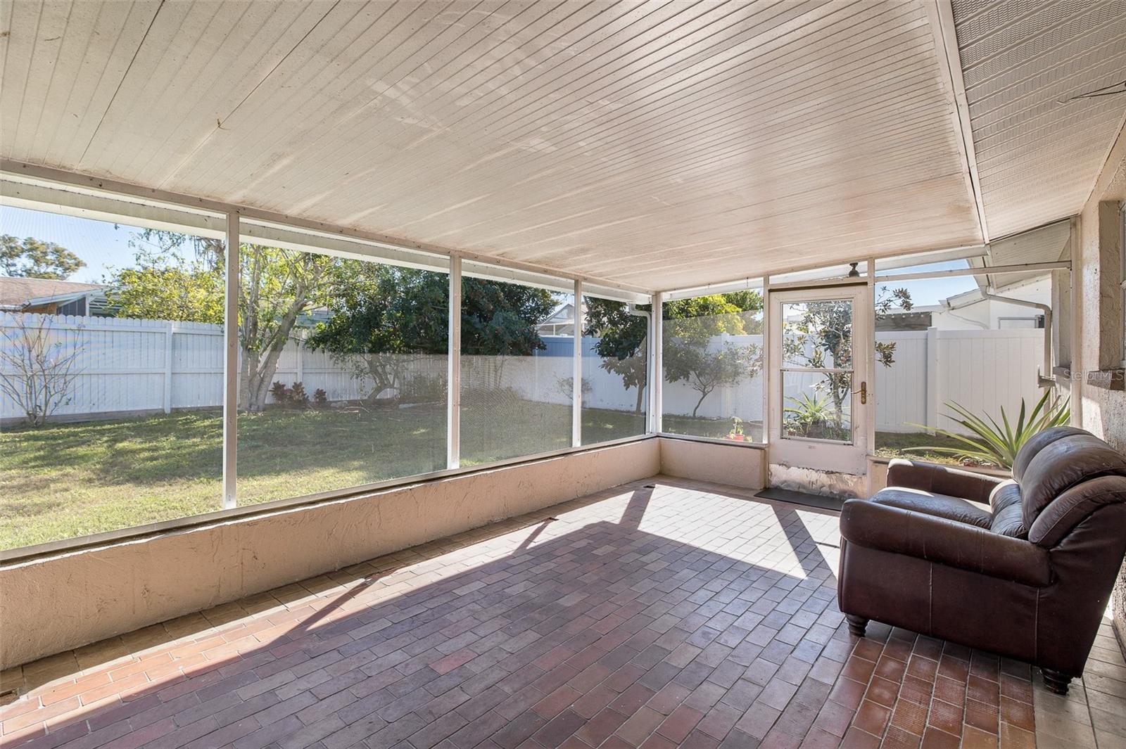 Image 28 of 40 For 10328 Holly Drive