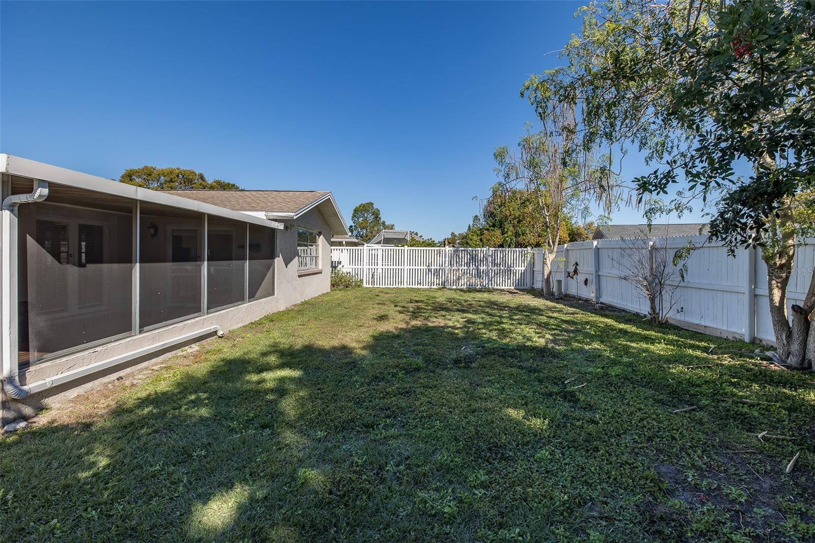 Image 32 of 40 For 10328 Holly Drive