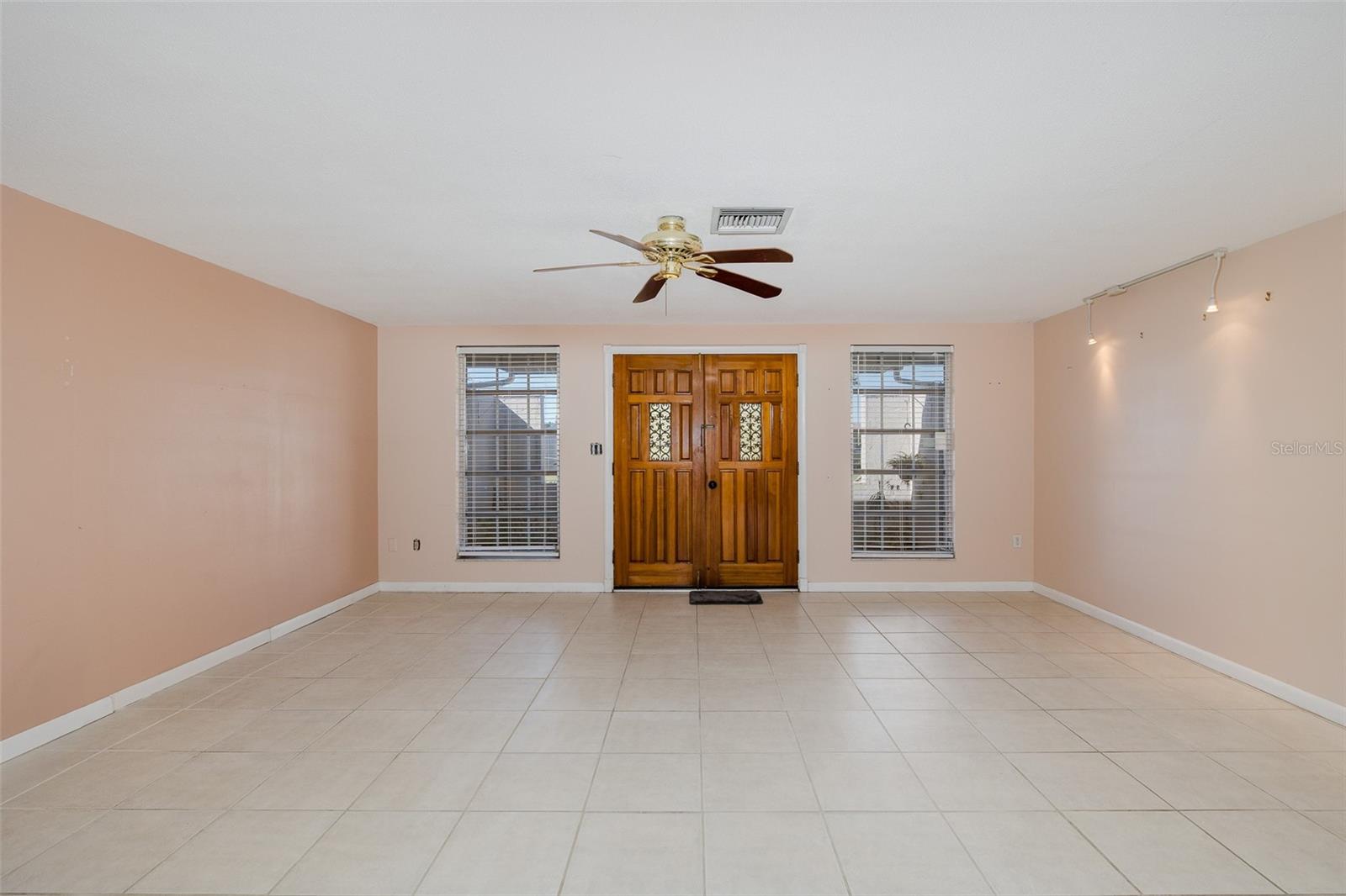 Image 4 of 40 For 10328 Holly Drive