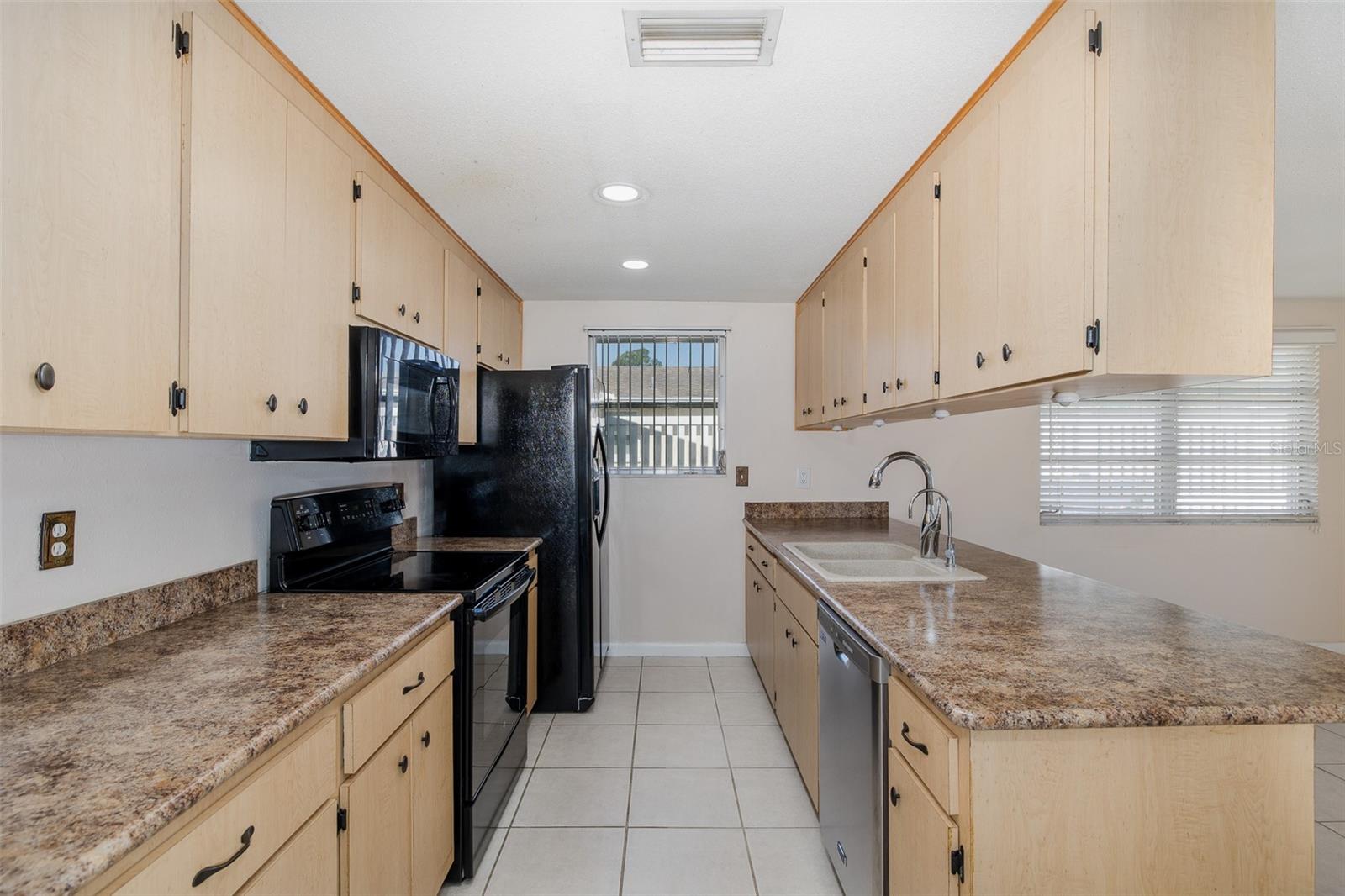 Image 7 of 40 For 10328 Holly Drive