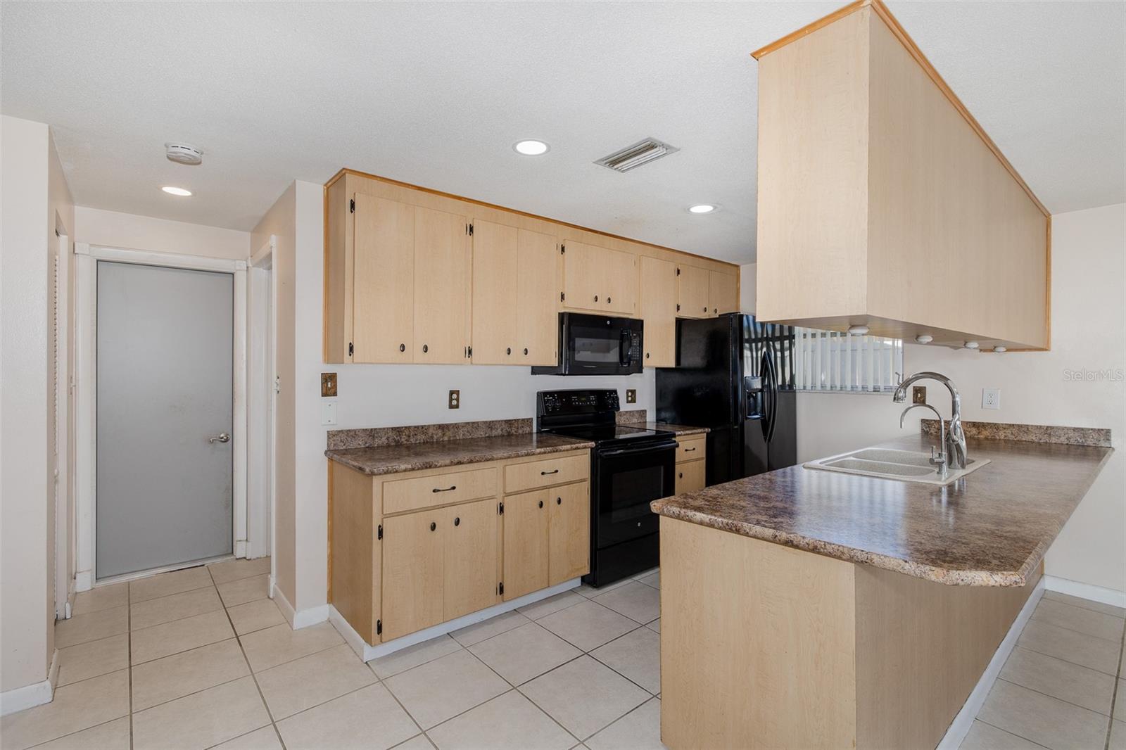 Image 8 of 40 For 10328 Holly Drive