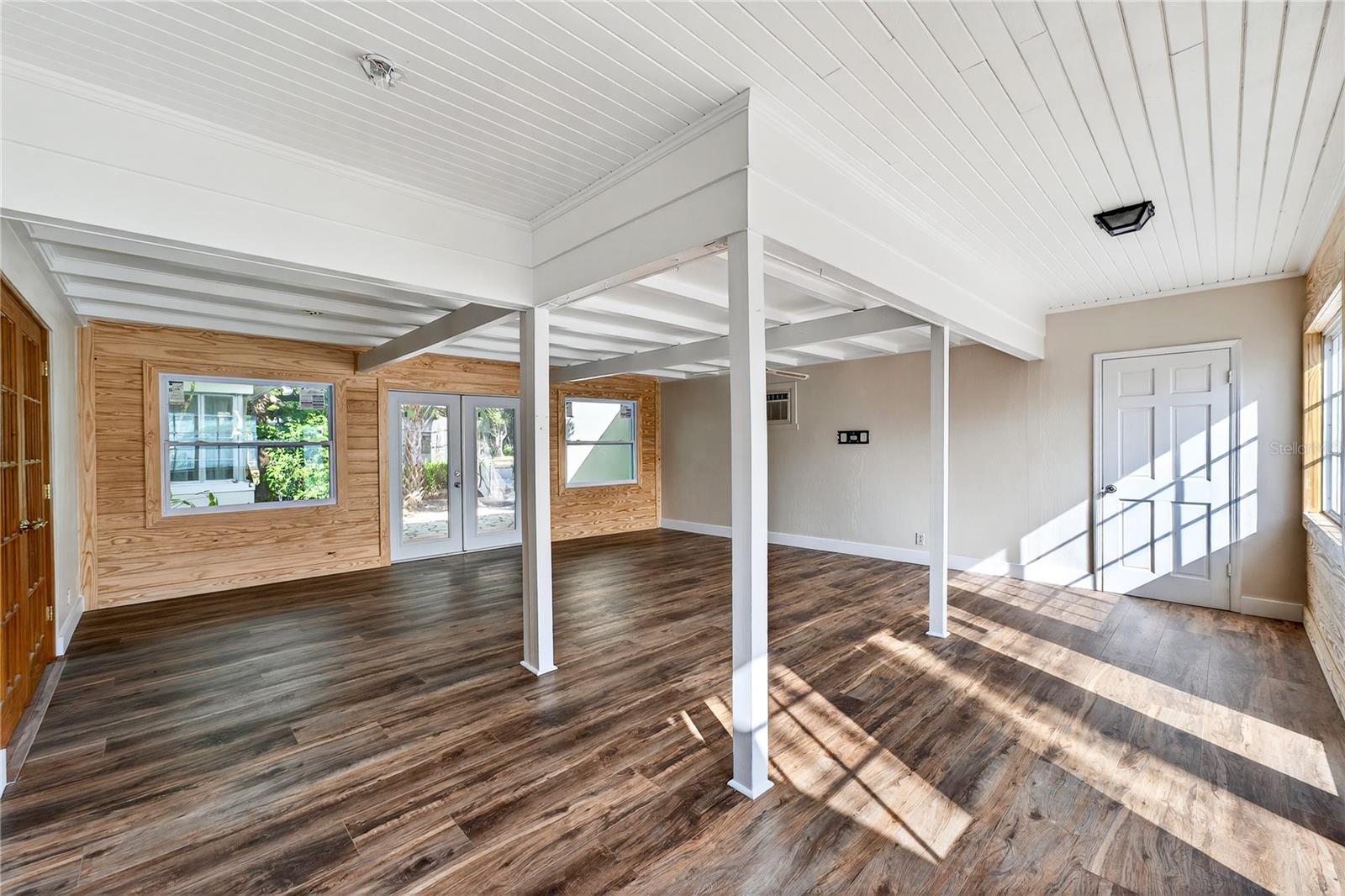 Image 10 of 59 For 325 Orangeview Avenue