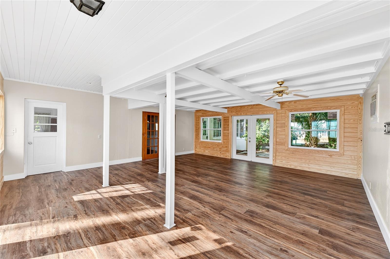 Image 11 of 59 For 325 Orangeview Avenue