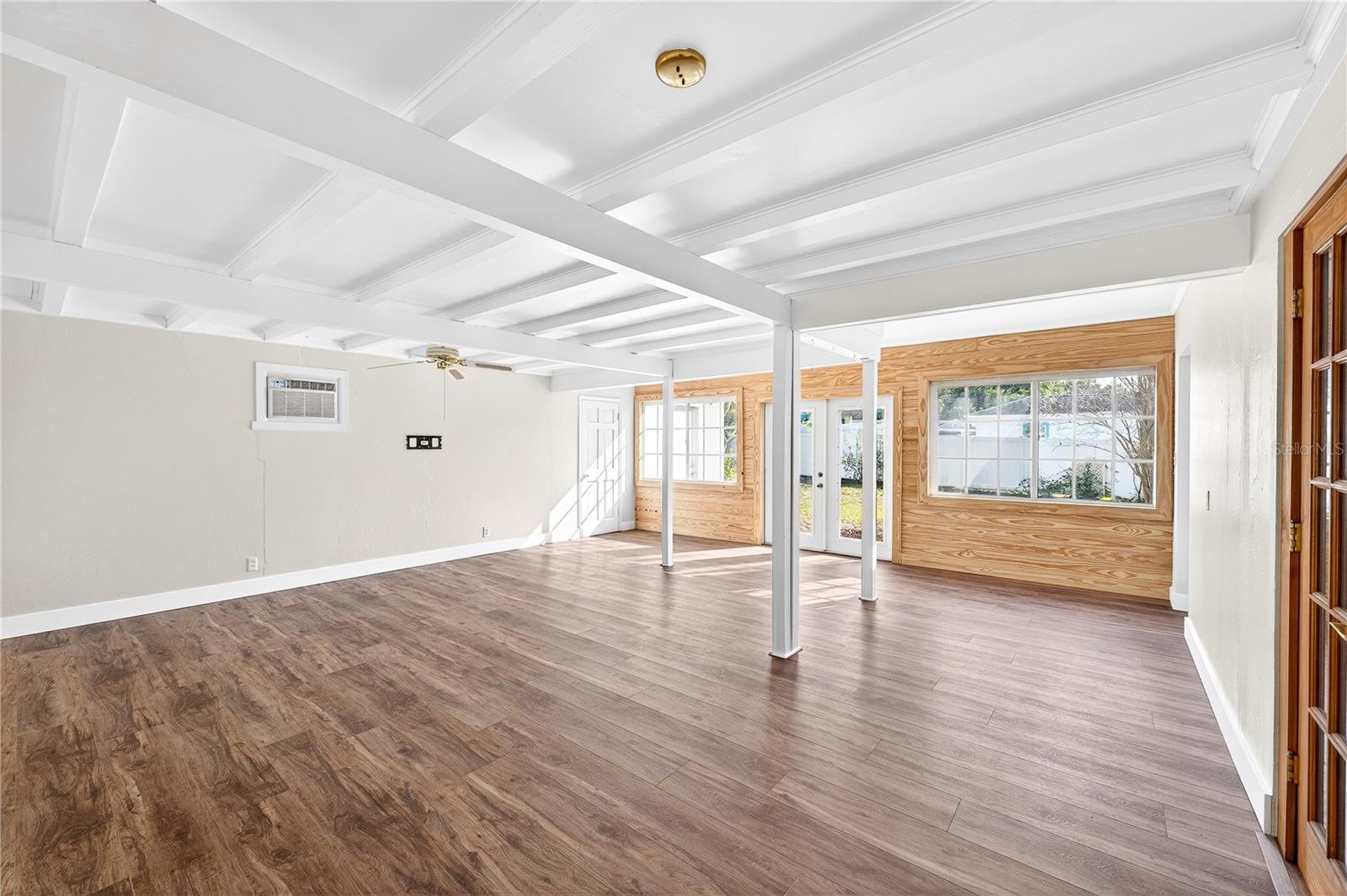 Image 12 of 59 For 325 Orangeview Avenue