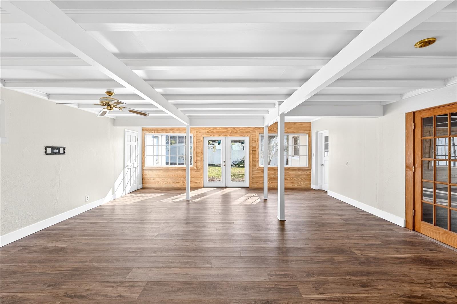 Image 13 of 59 For 325 Orangeview Avenue