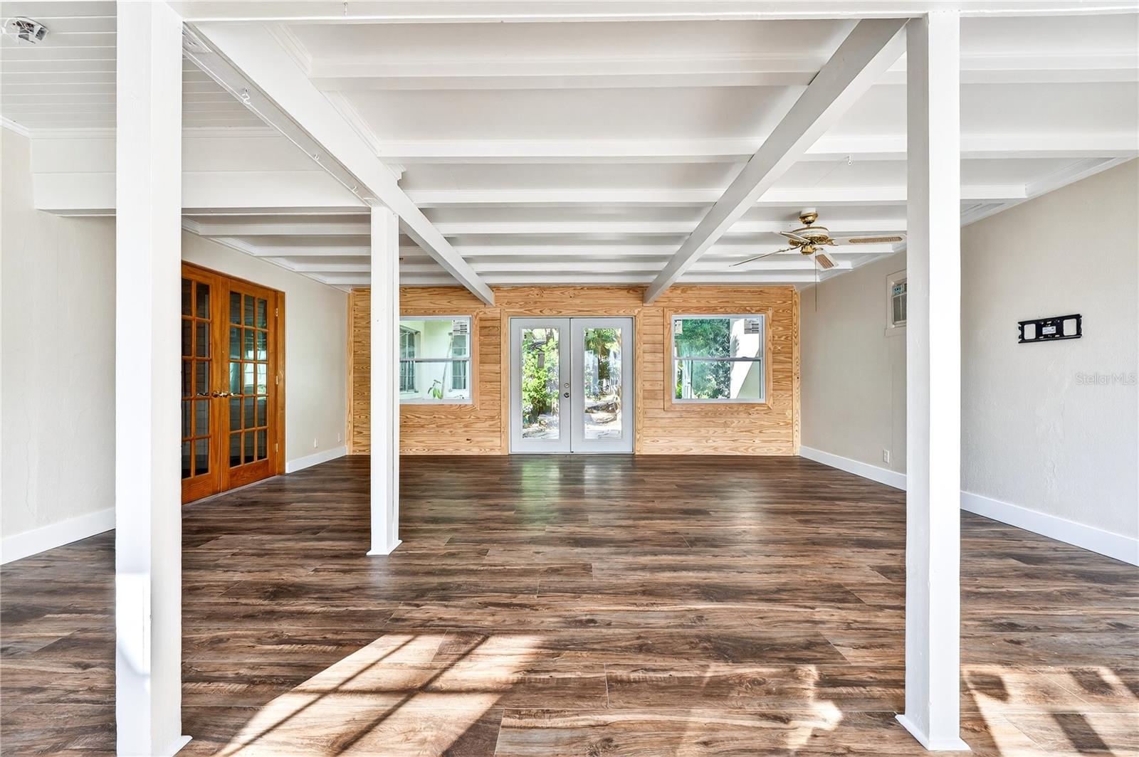 Image 14 of 59 For 325 Orangeview Avenue