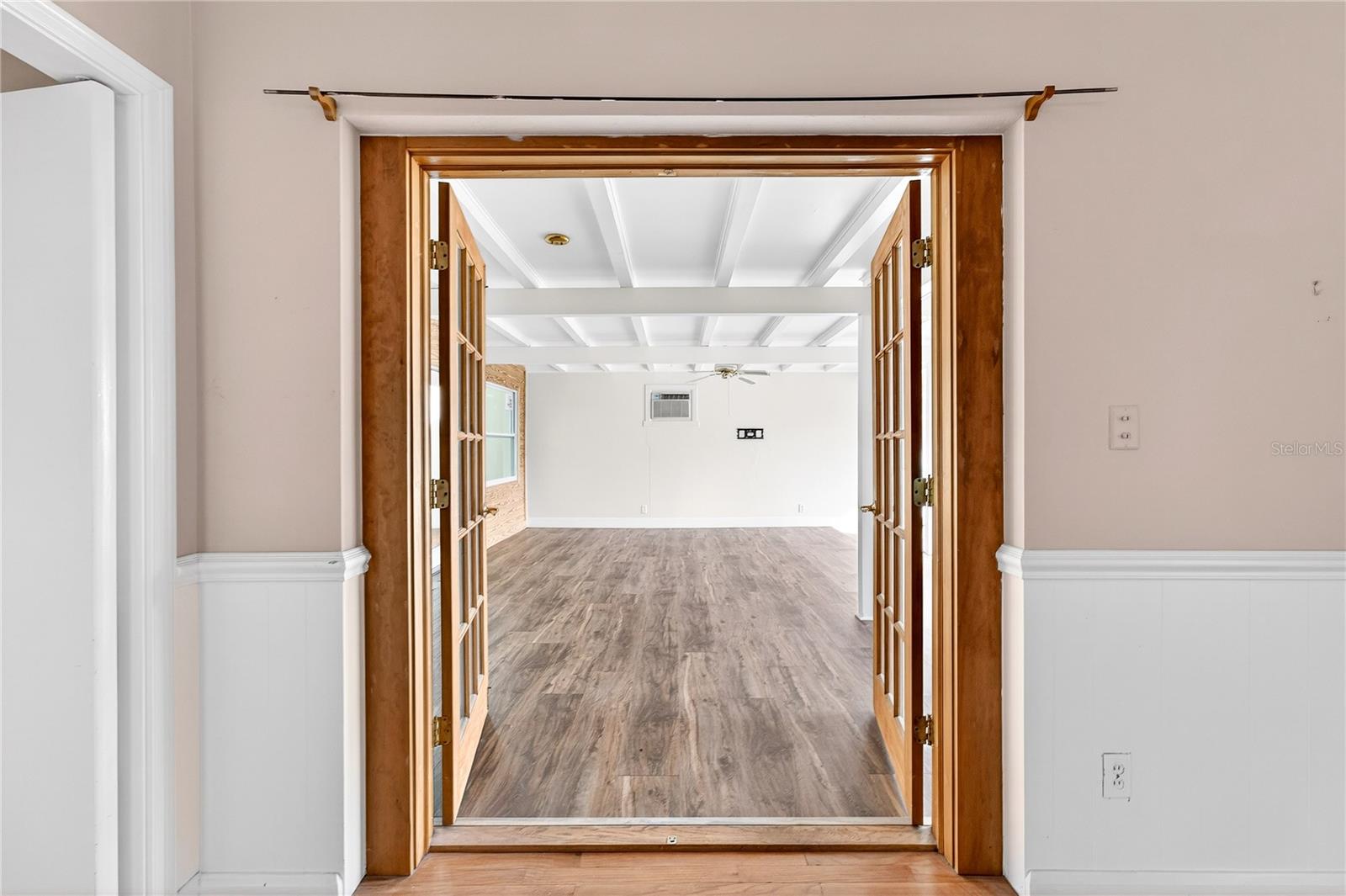 Image 15 of 59 For 325 Orangeview Avenue