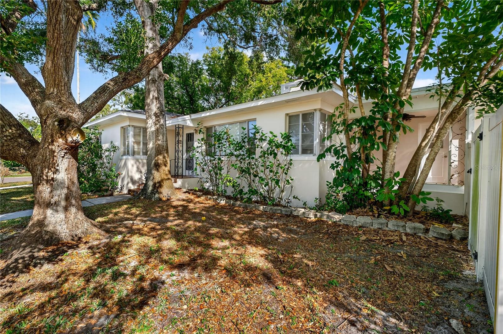 Image 3 of 59 For 325 Orangeview Avenue