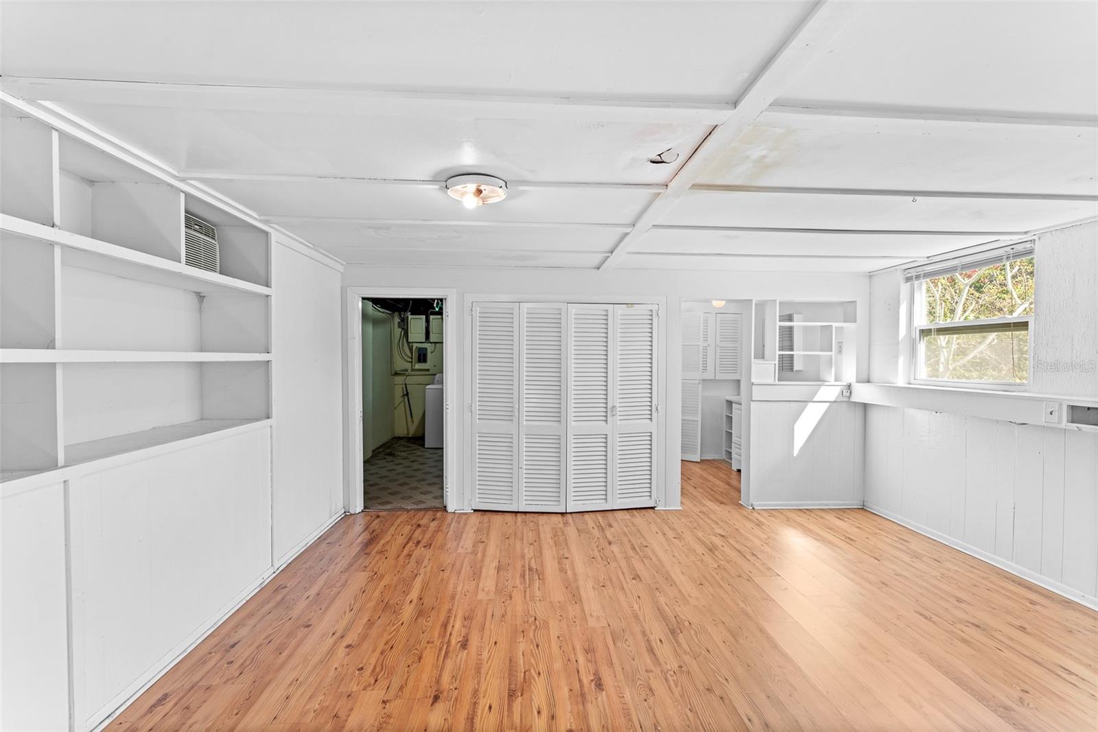 Image 30 of 59 For 325 Orangeview Avenue