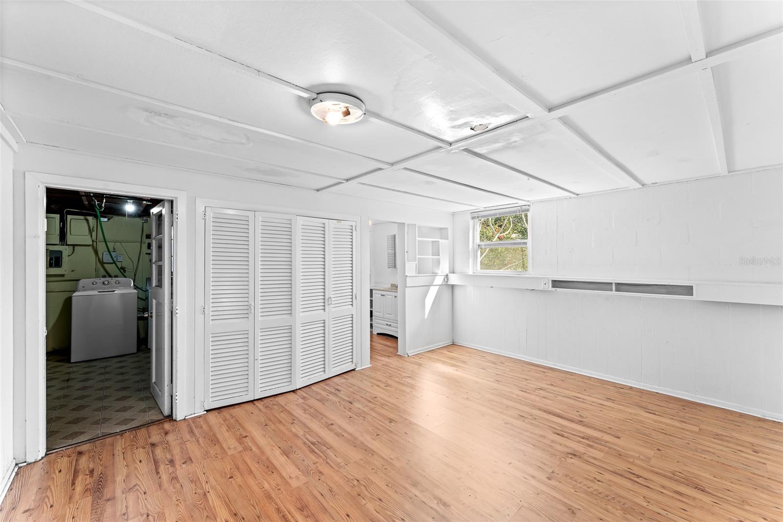 Image 31 of 59 For 325 Orangeview Avenue