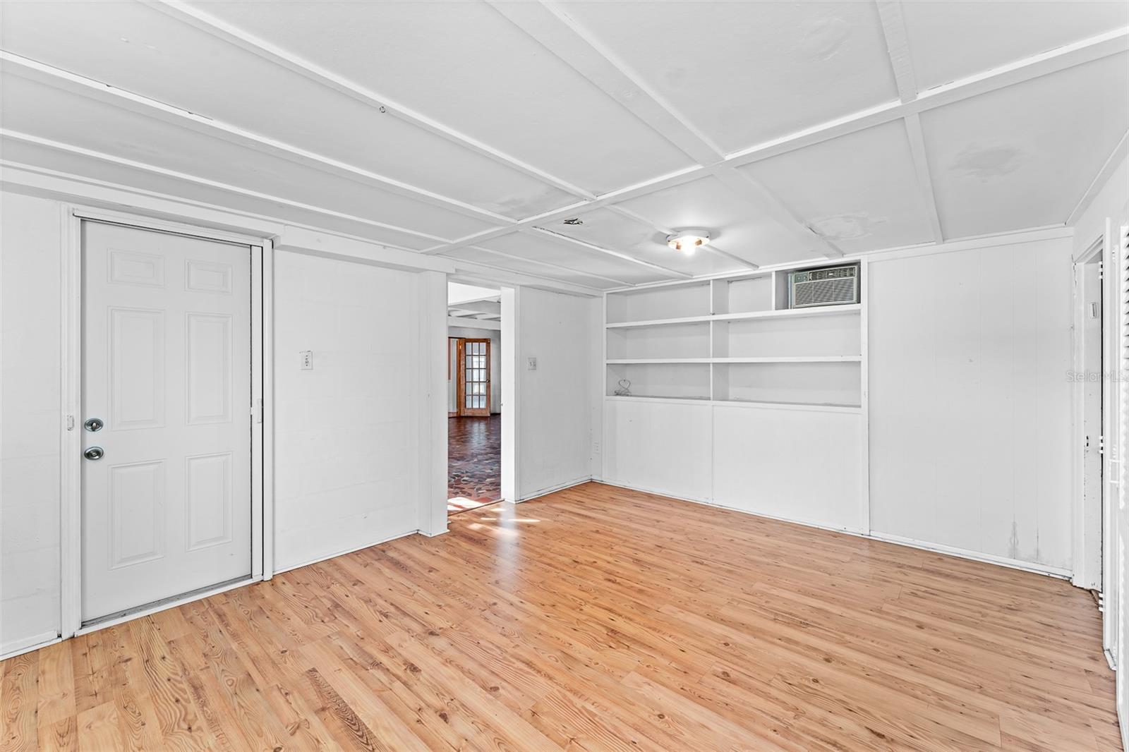 Image 32 of 59 For 325 Orangeview Avenue