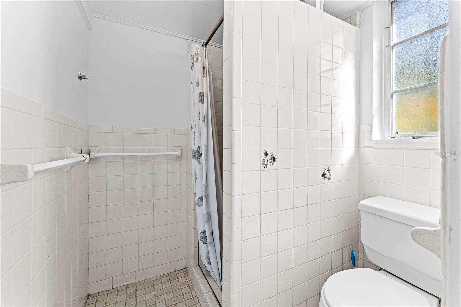 Image 34 of 59 For 325 Orangeview Avenue