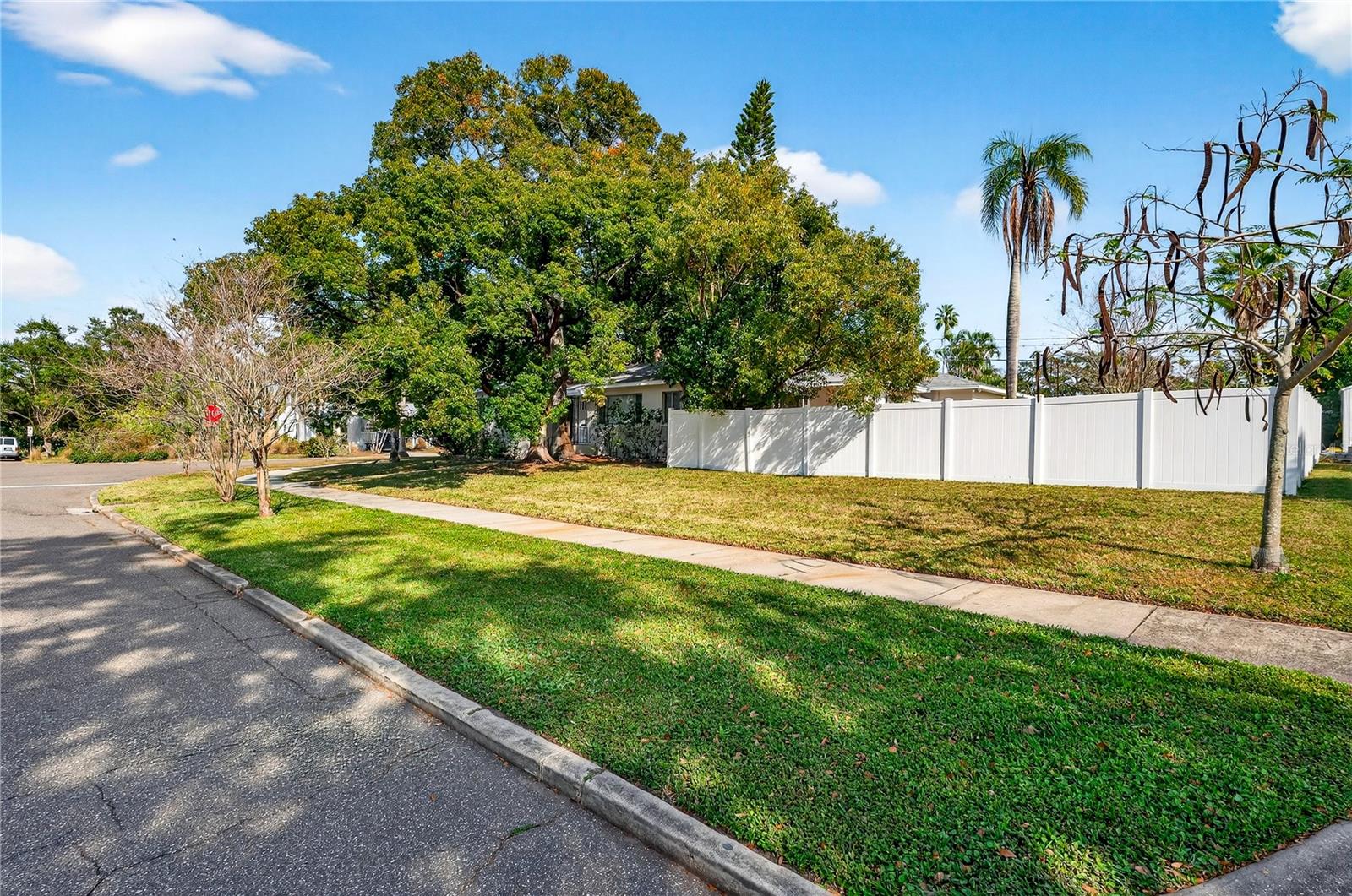 Image 4 of 59 For 325 Orangeview Avenue