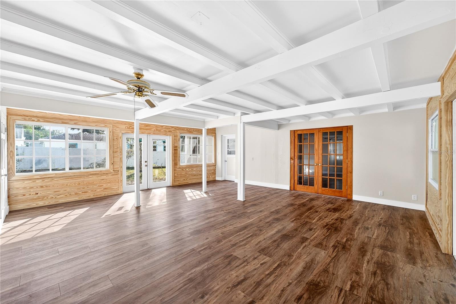 Image 9 of 59 For 325 Orangeview Avenue