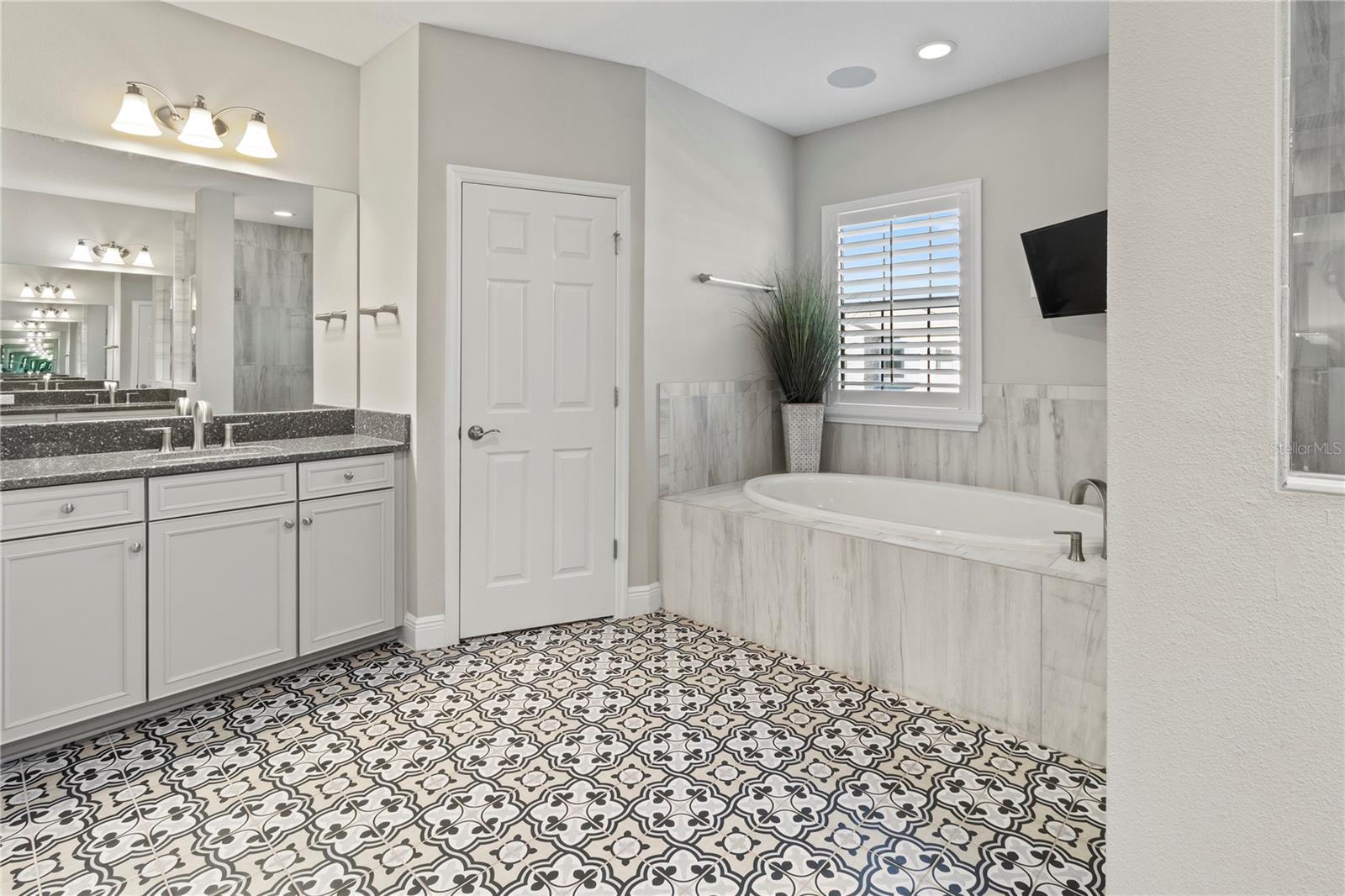 Image 30 of 60 For 4580 Shoreleaf Loop