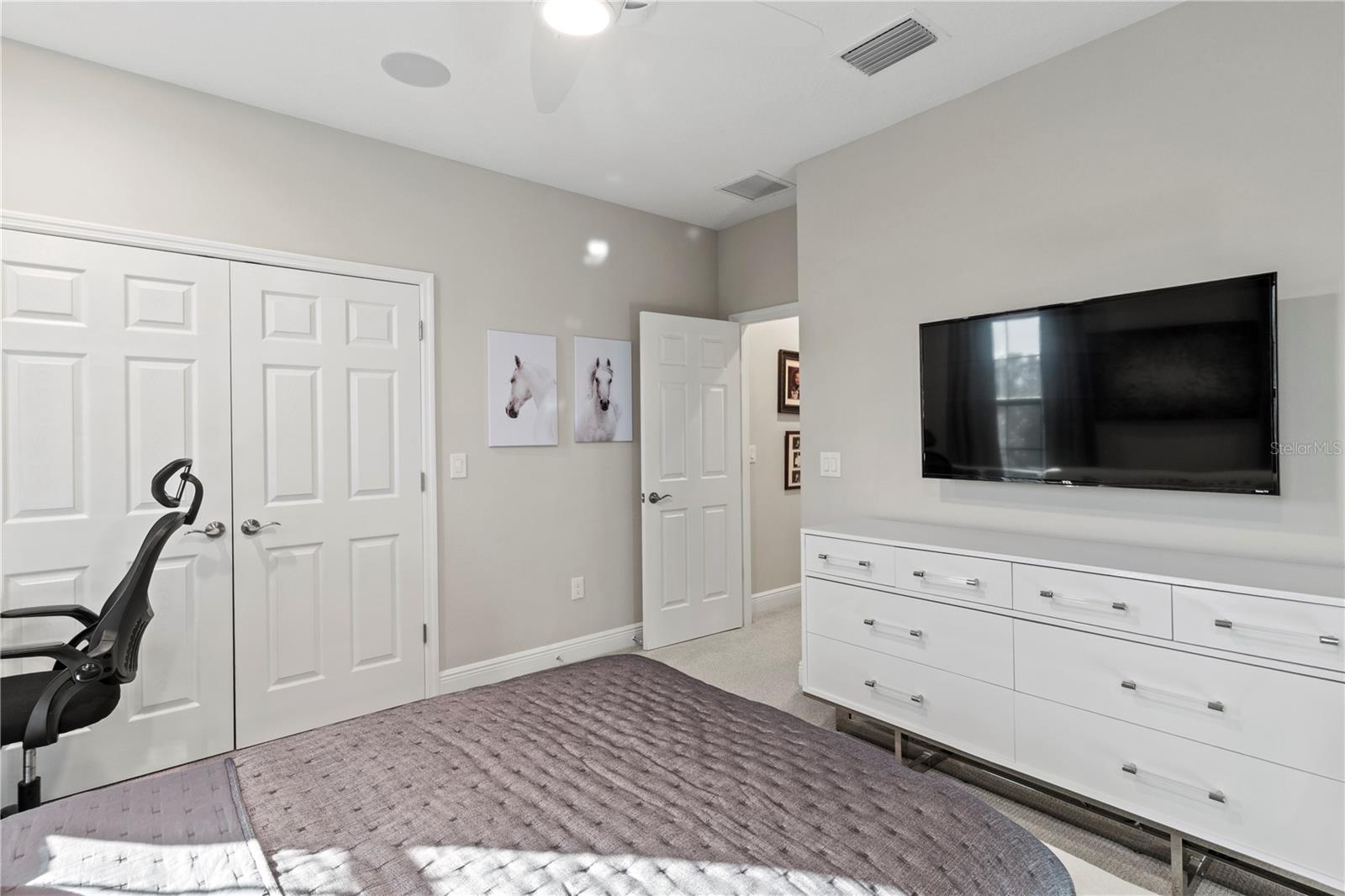 Image 36 of 60 For 4580 Shoreleaf Loop