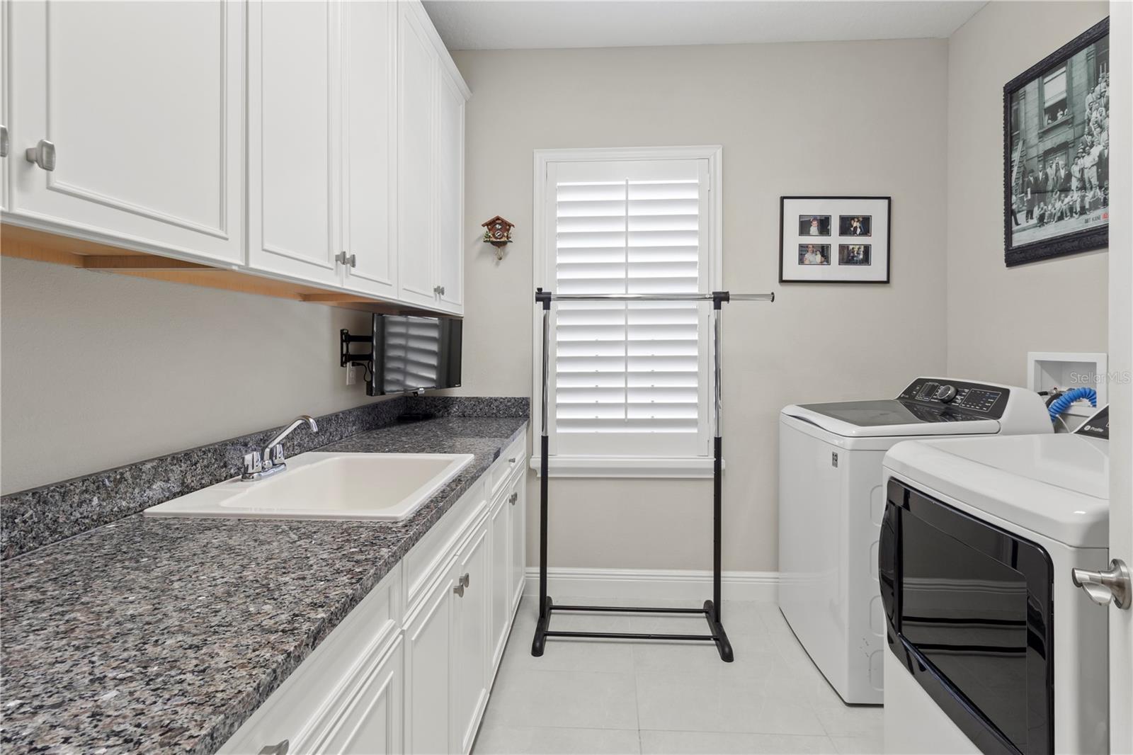 Image 38 of 60 For 4580 Shoreleaf Loop