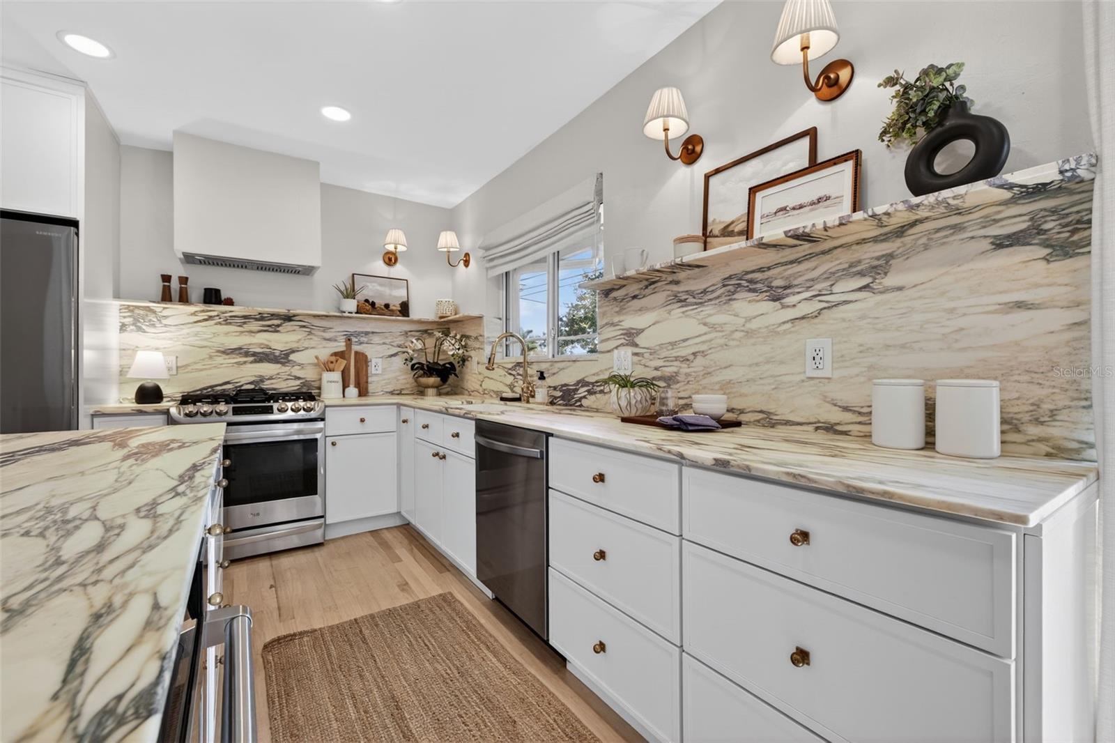 Image 11 of 54 For 101 27th Avenue N